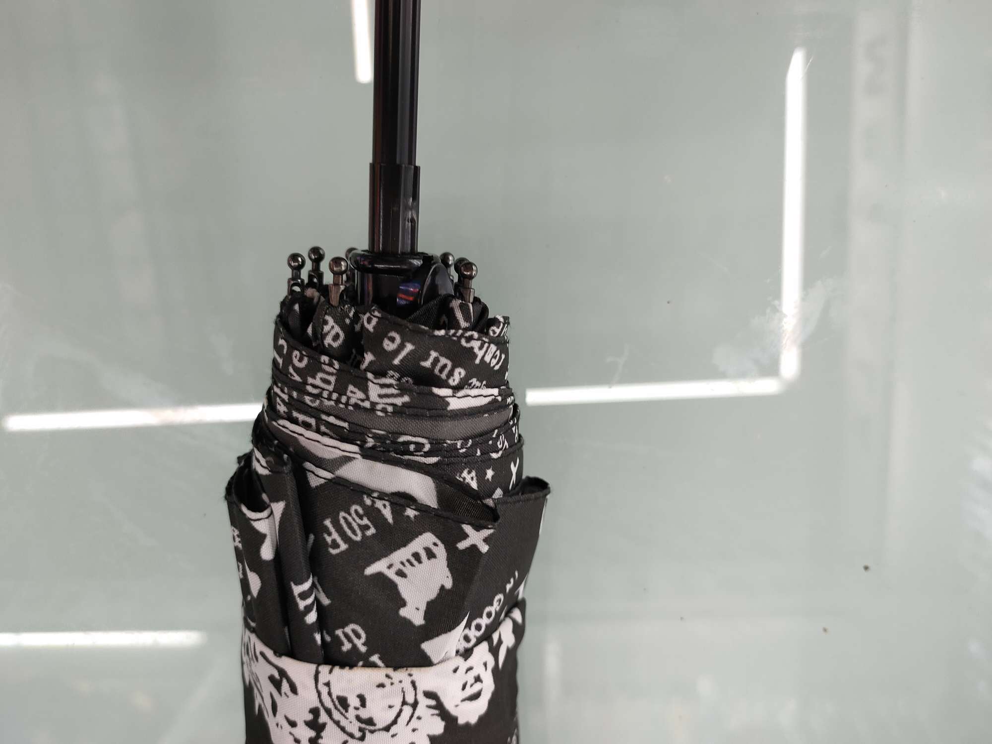 55cm8k three-fold ultra-mini umbrella, PG fabric printed Parisian letter umbrella detail image 1