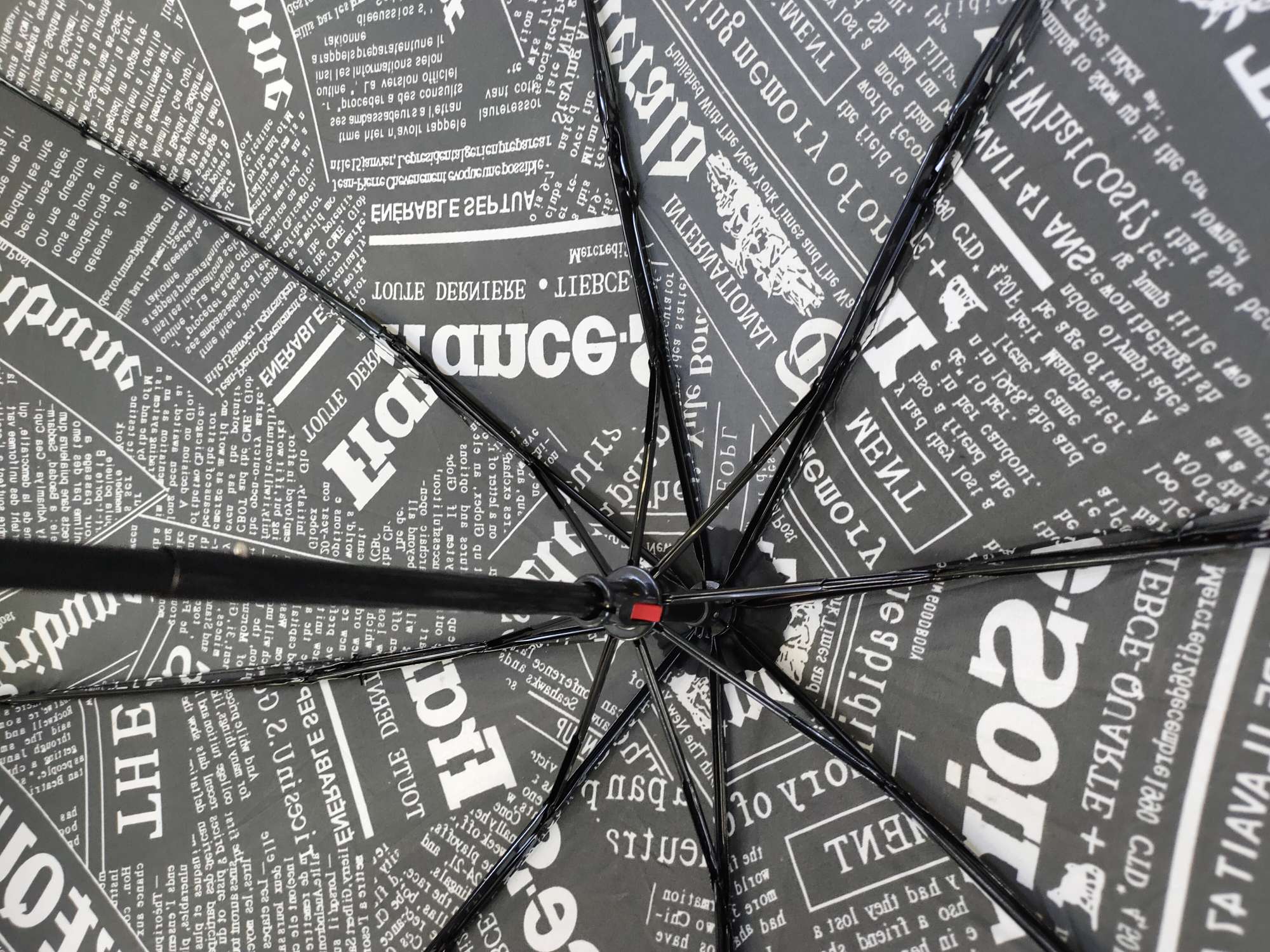 55cm8k three-fold ultra-mini umbrella, PG fabric printed Parisian letter umbrella Item Picture