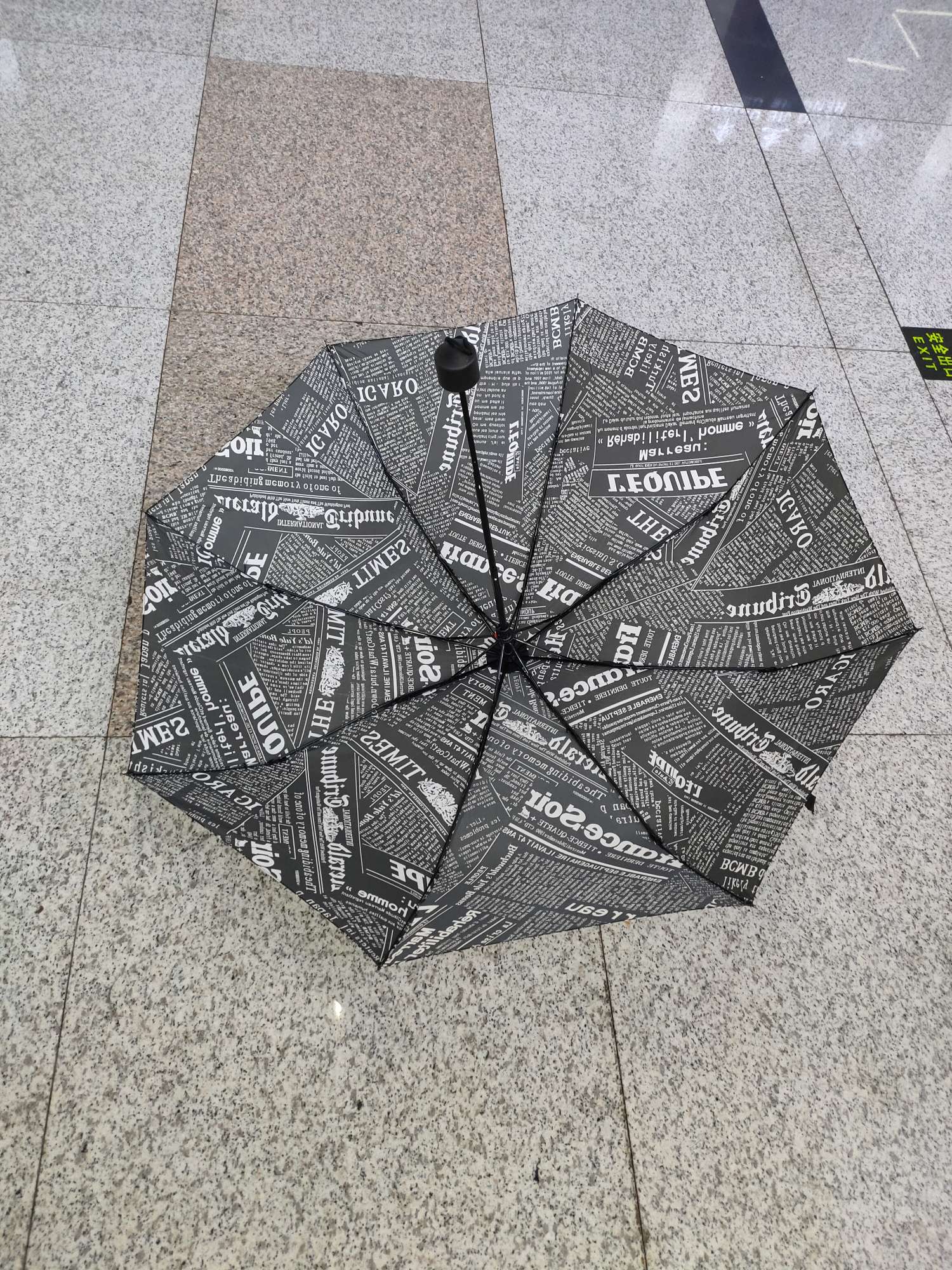 55cm8k three-fold ultra-mini umbrella, PG fabric printed Parisian letter umbrella detail image 7