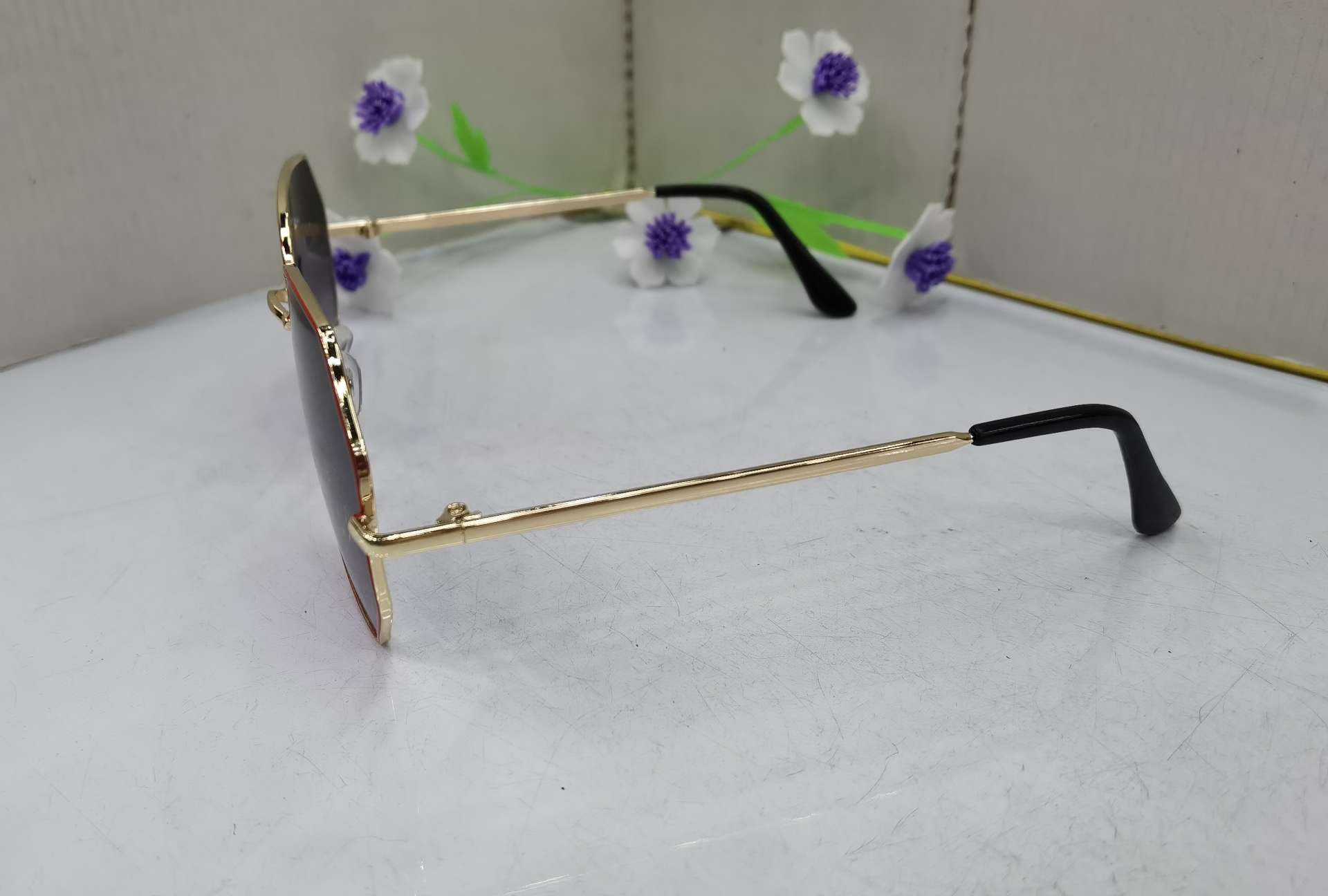 FP1002 2020 in-stock sunglasses, Korean-style popular sunshade glasses, fashionable large-frame same type UV protection sunglasses, polygonal sunglasses, trendy retro fashion sunglasses, radiation-proof glasses Application Scenario
