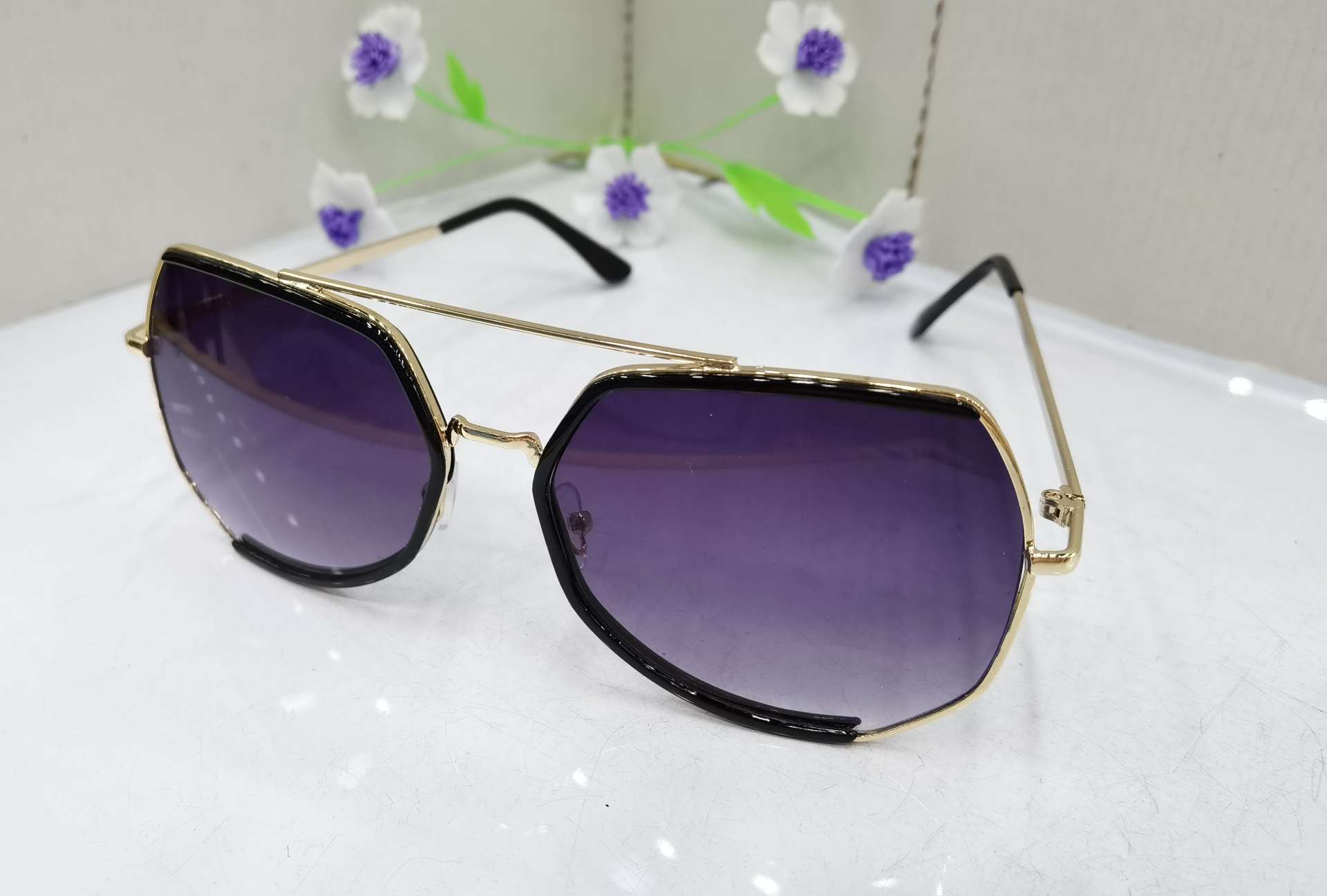 FP1041 color plate style 2020 in-stock sunglasses, Korean version internet-famous sunshade glasses, fashionable large-frame same style UV protection sunglasses, polygonal sunglasses, trendy retro fashion sunglasses, radiation-proof glasses Application Scenario