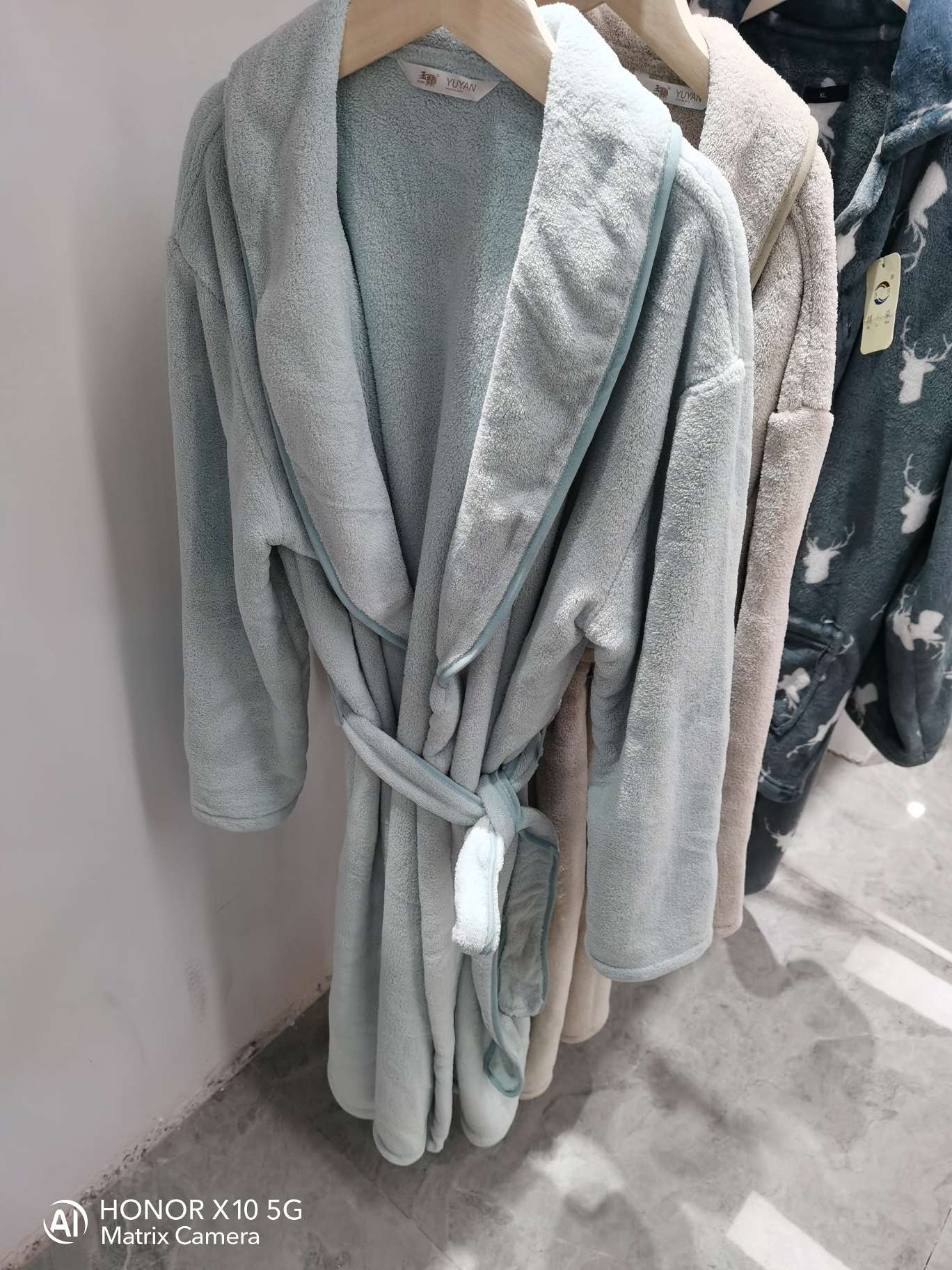 Bathrobe details Picture