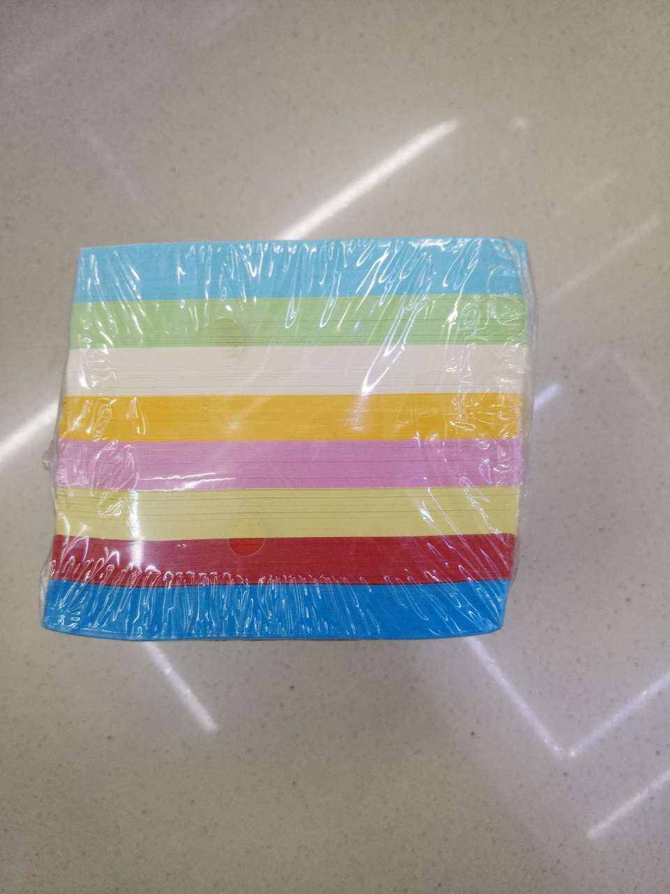 方形8色彩纸混色/80g 
规格:8.8×8.8cm
便条纸产品图