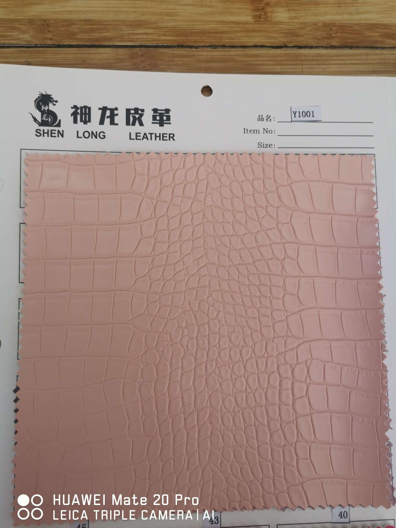 厂家直销皮革环保皮革打印皮革箱包革面料皮革Y1001鳄鱼皮革皮革面料