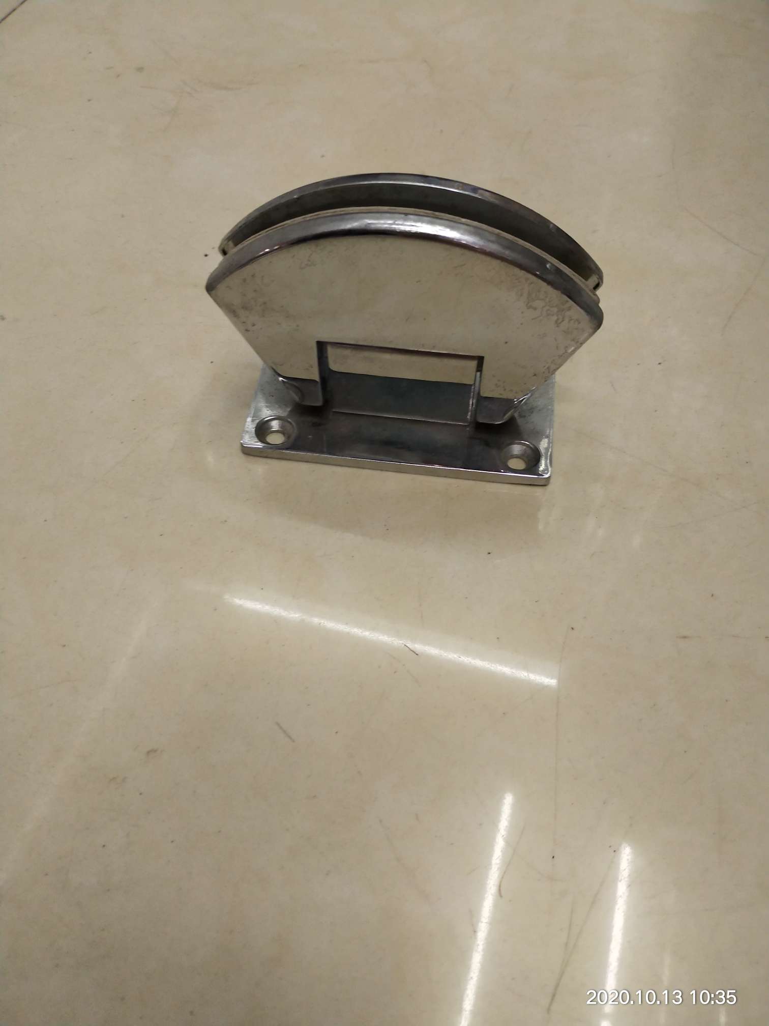 مشبك على شكل مروحة Specification image