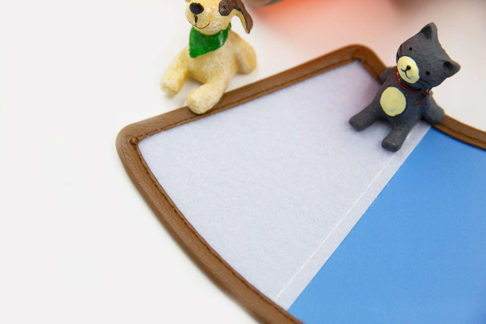 展会上会有人来问 有那种质量差的价格很便宜的圈吗？
我们回答 没有哦 我们的魔术贴A类加密的 包边都是加厚皮革，片材都是详情1