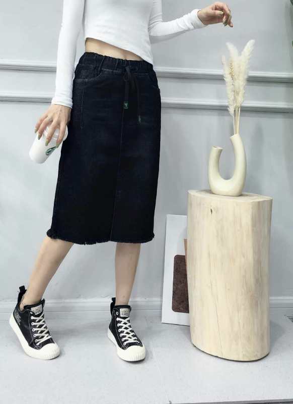 For the autumn and winter of 2020, there is a black, non-fading denim long tight bag skirt with an elastic waist and a split halfway Application Scenario