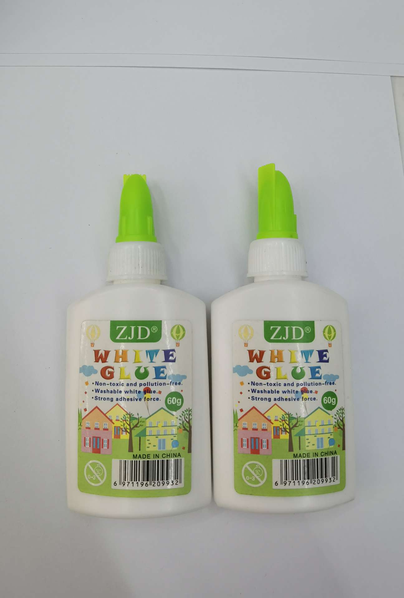 固体胶、胶水实物图