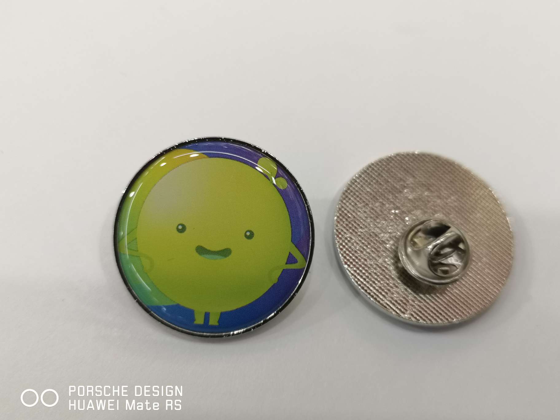 Metal badges, name badges, rubber-coated smiling face badges detail image 2