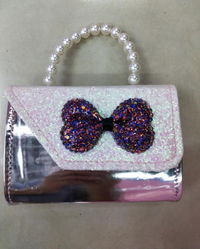 Cute children's bag, princess bag, dinner bag, pink fan bag, online red envelope, hand-held crossbody bag Application Scenario