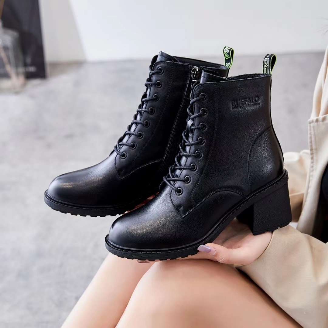 Flat boots thumbnail