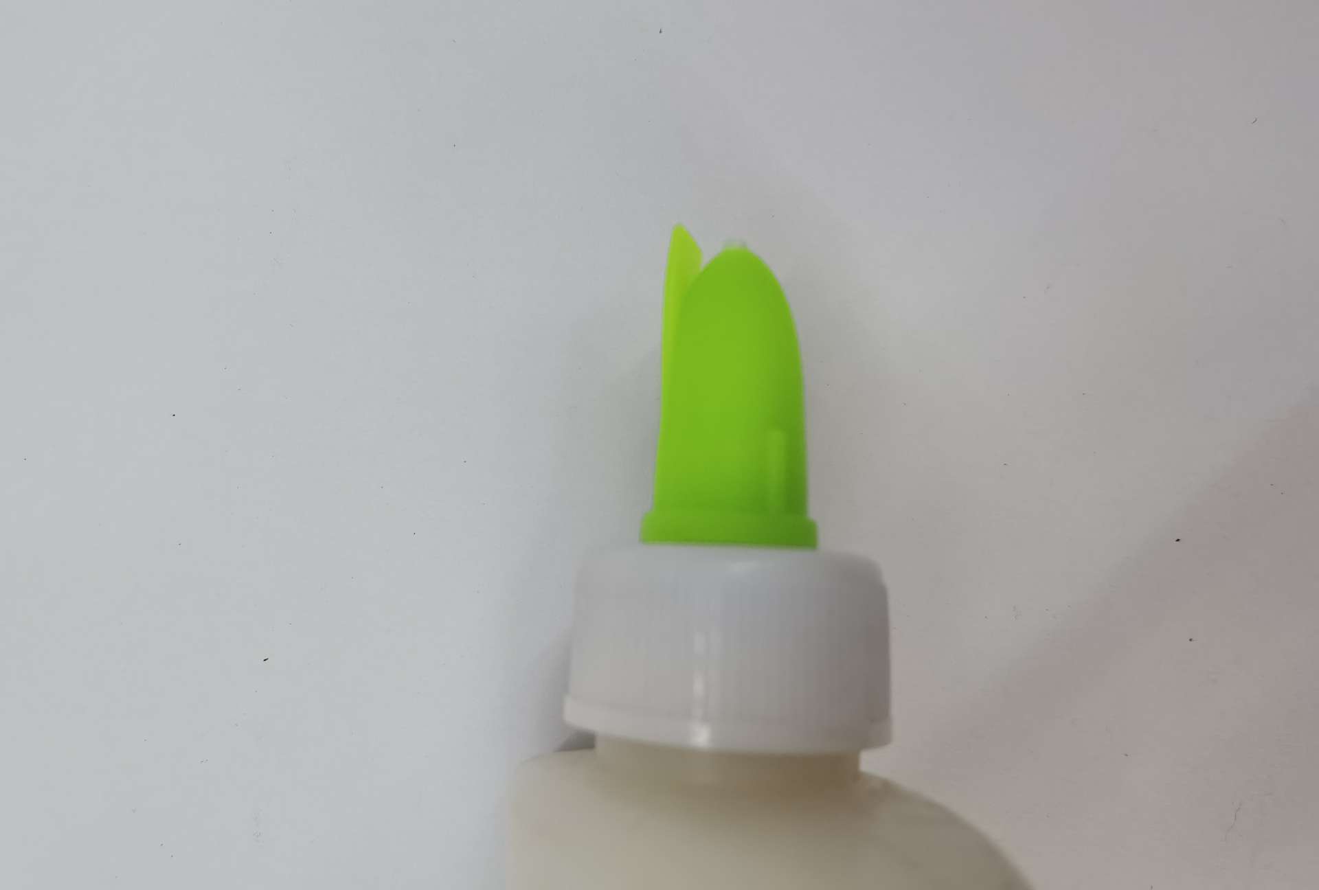 150克白胶带刷盖子白底实物图