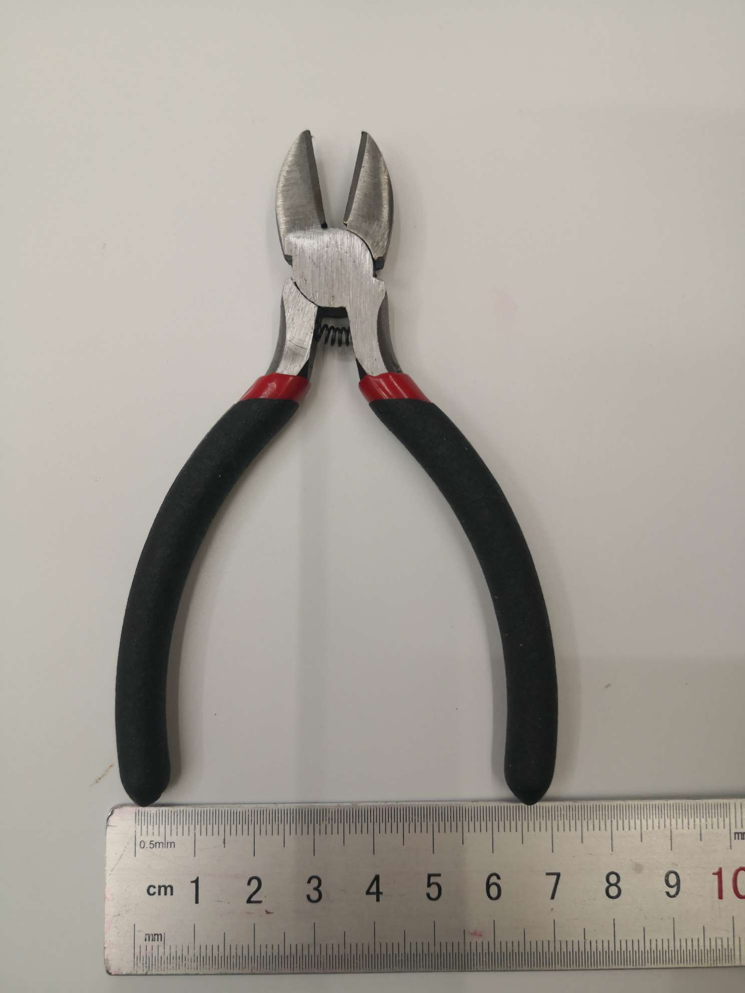 斜口钳/剪线钳/工具钳/5寸斜口钳白底实物图