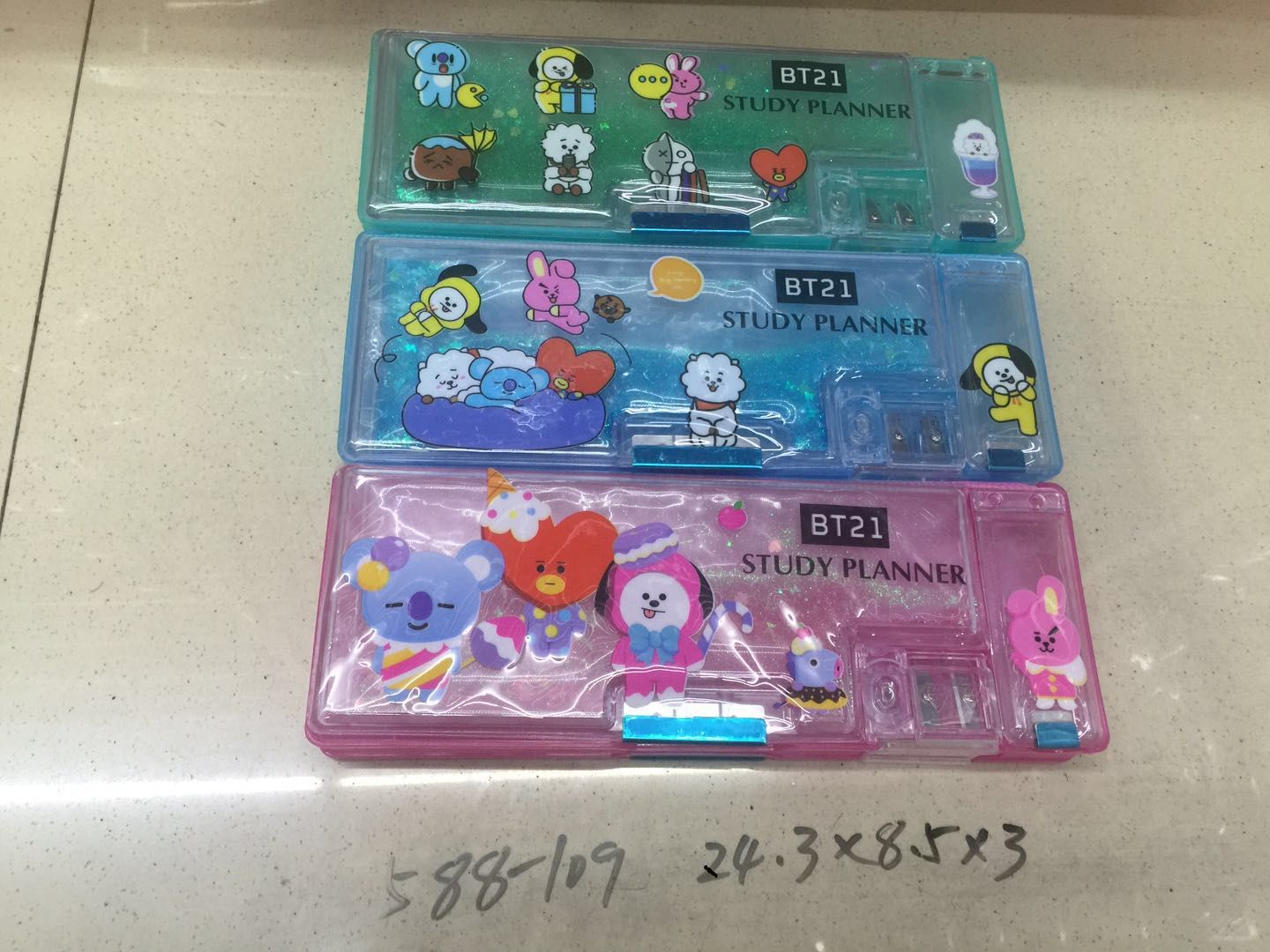 Double-sided plastic quicksand pencil case thumbnail