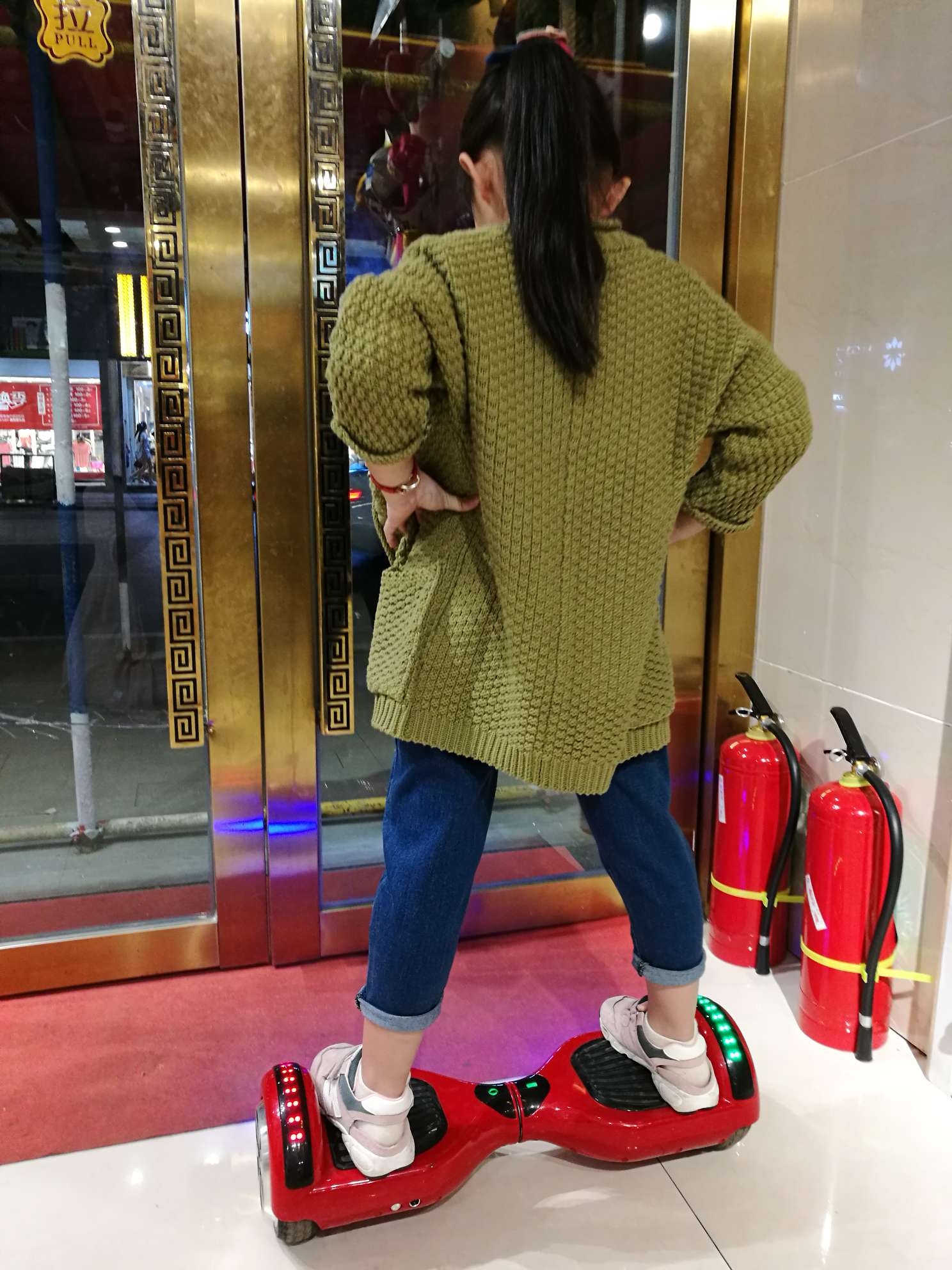 Ziyin's cardigan details Picture