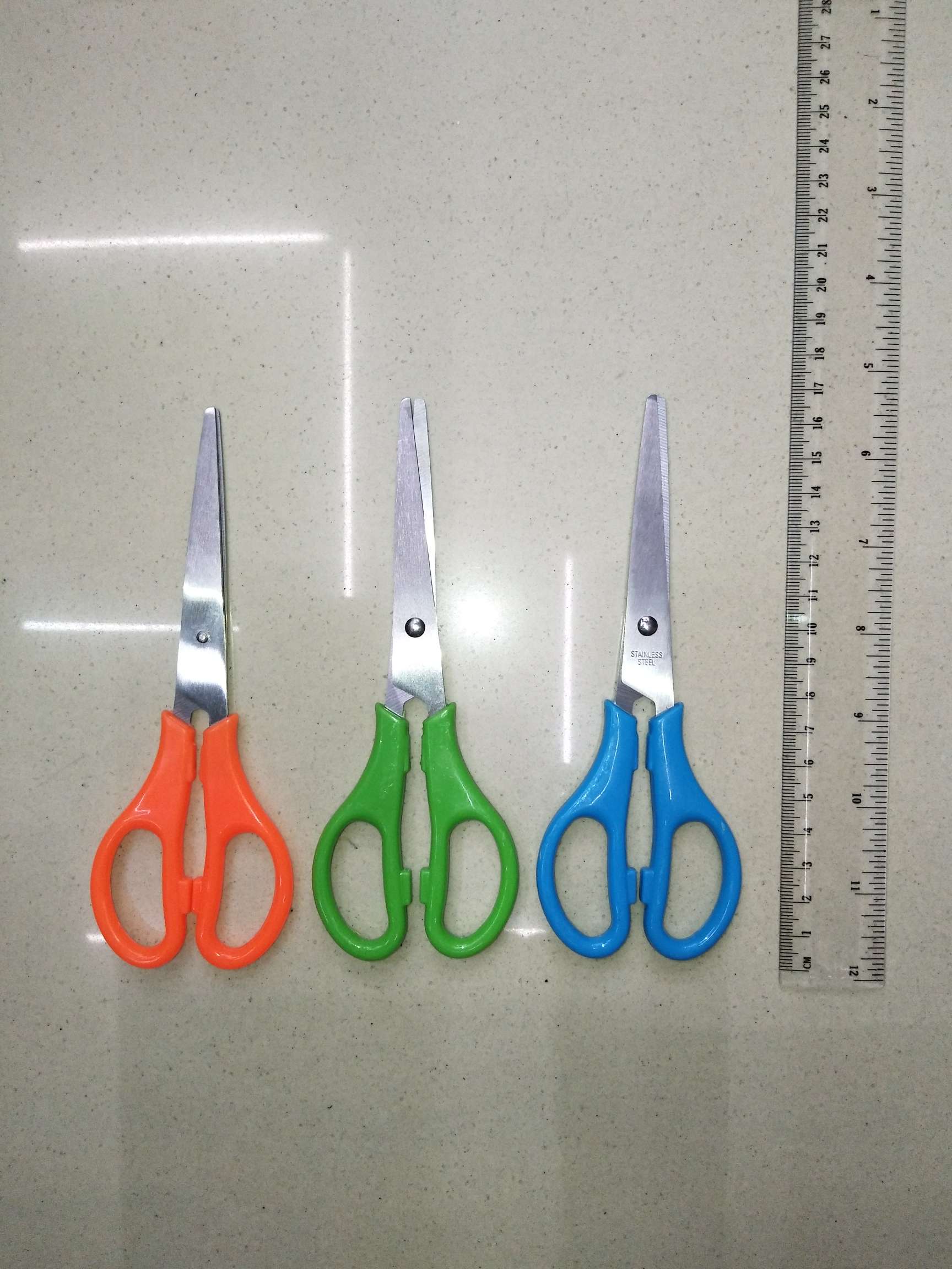 Learn scissors, stationery scissors, student scissors, hand scissors, office scissors, household scissors full figure