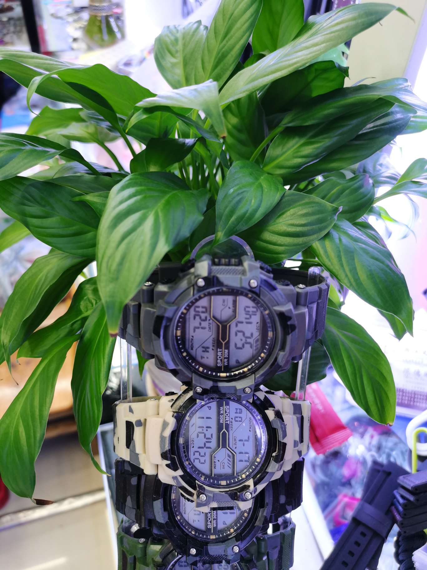 Waterproof sports watch detail image 3