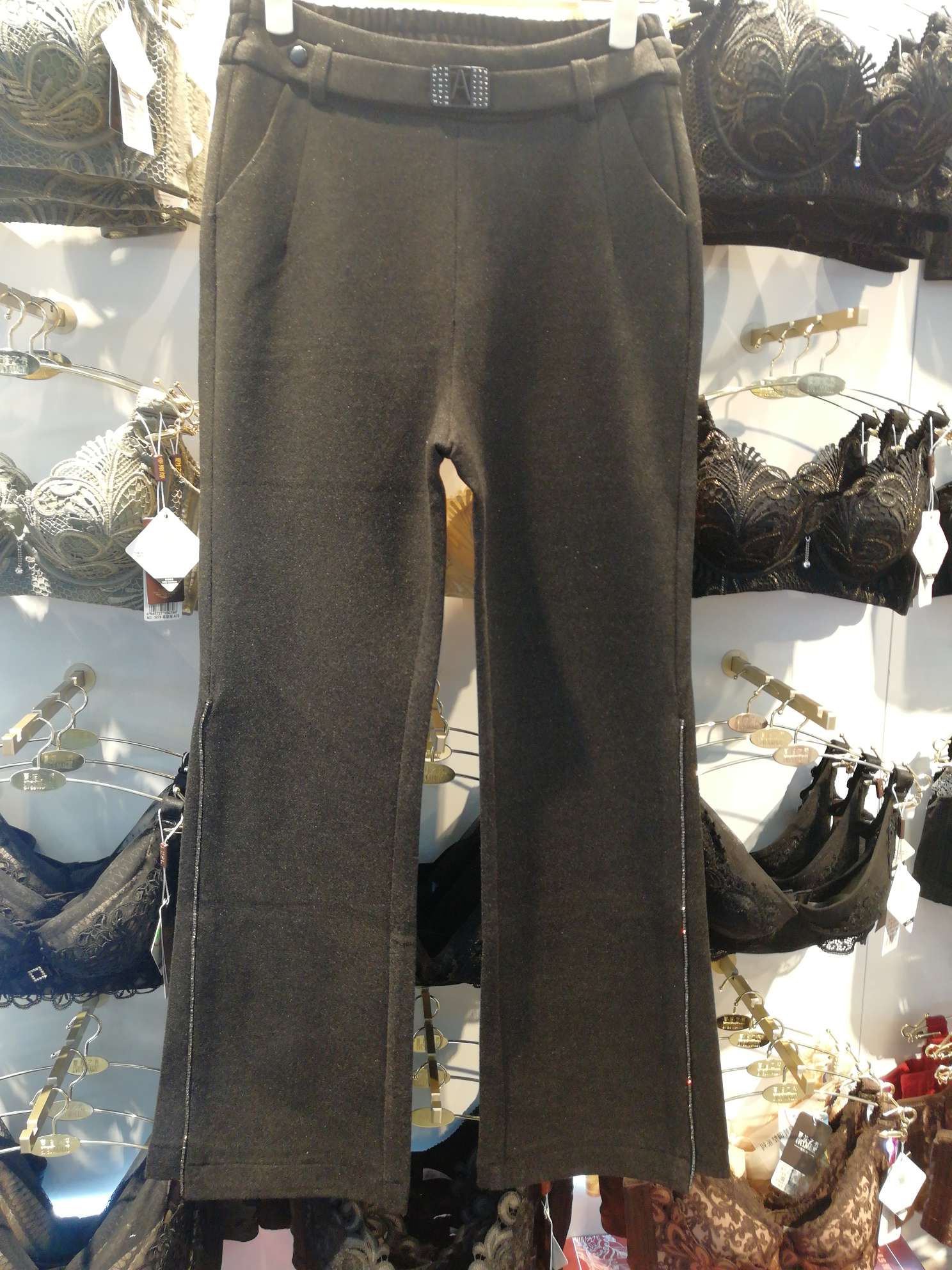 black details Picture