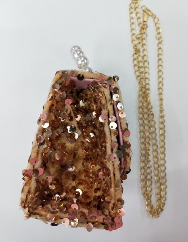 Fashionable children's bags, fish-scale sequined bags, princess bags, Korean-style bags, and chanel-style bags Application Scenario