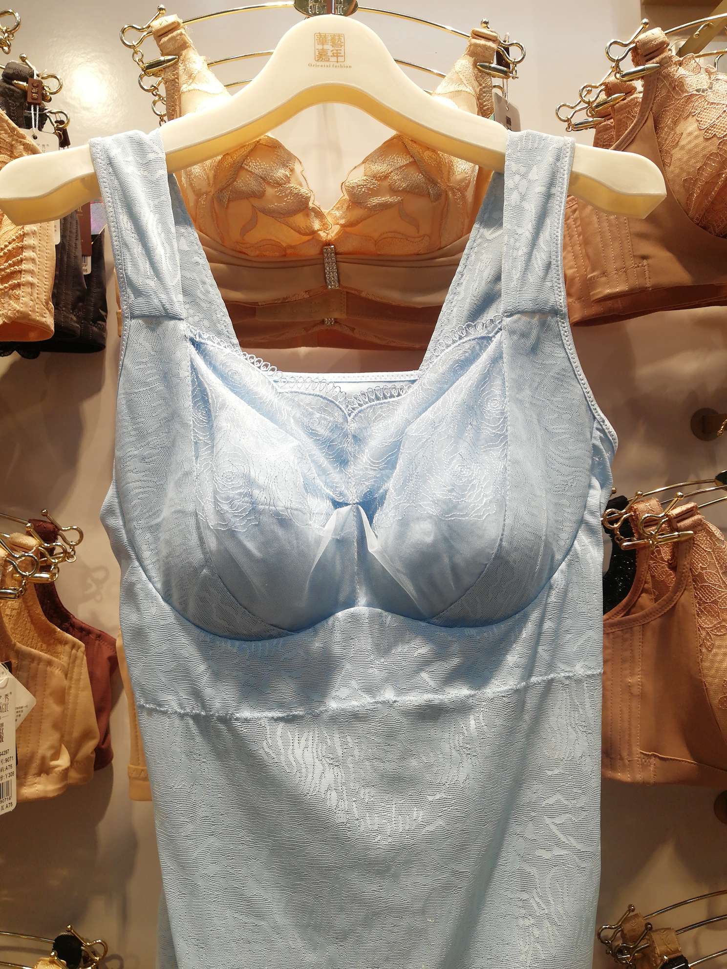 夏娃之秀，浅兰，肤色