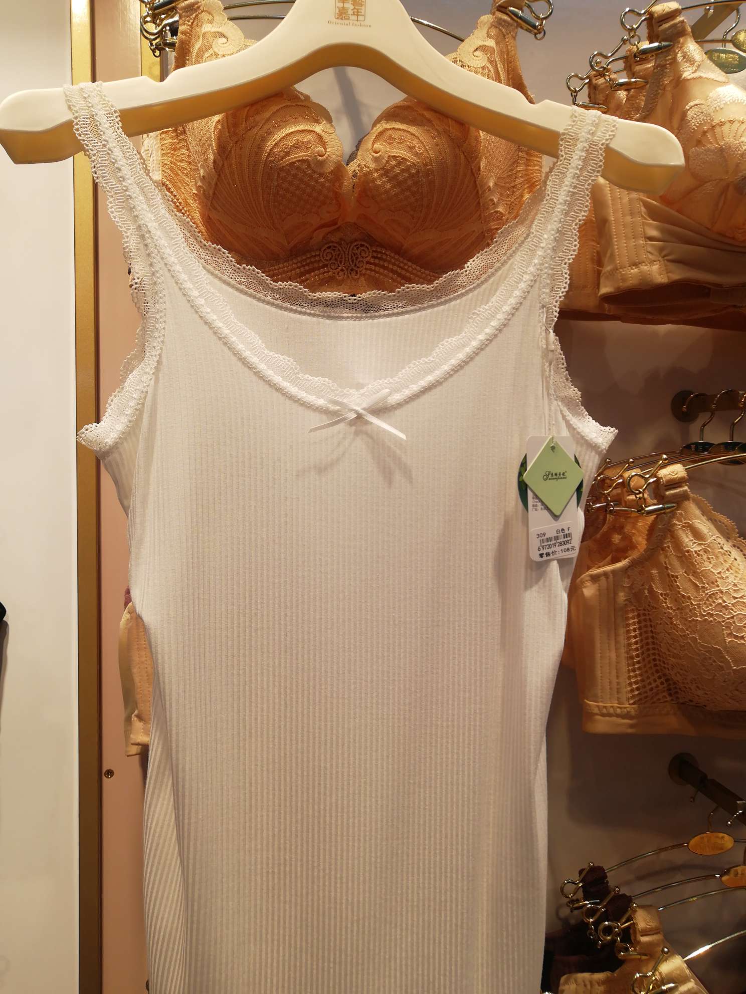 Round-neck vest, made of pure cotton with high elasticity details Picture