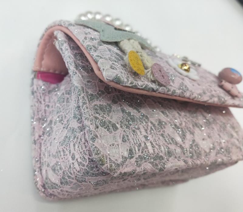 Lace-trimmed bags, cute little girl bags, princess bags, Internet red envelopes, and coin purses Application Scenario
