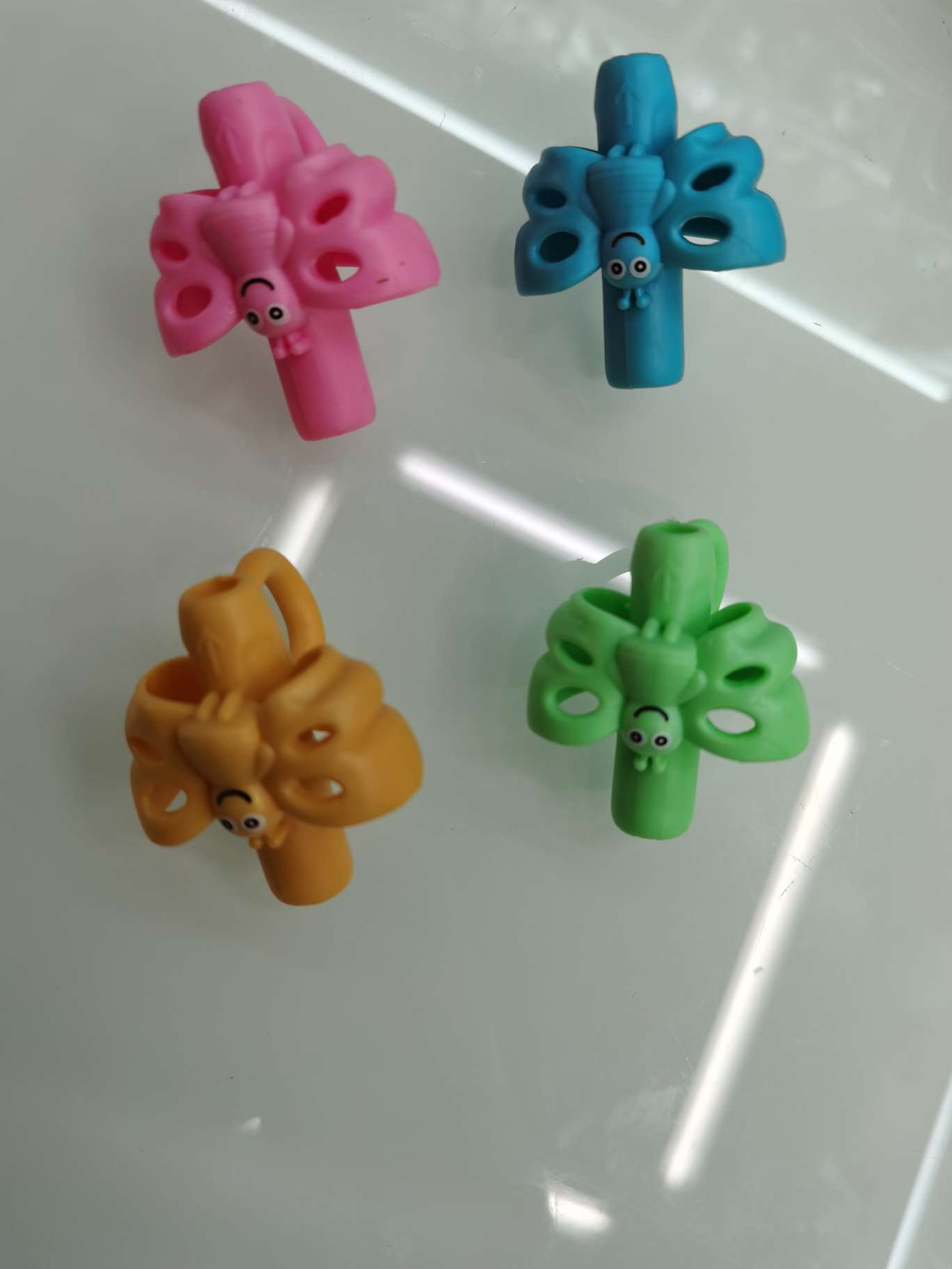 Children's silicone pen grip, disc-shaped pen grip, a bestseller in cross-border e-commerce