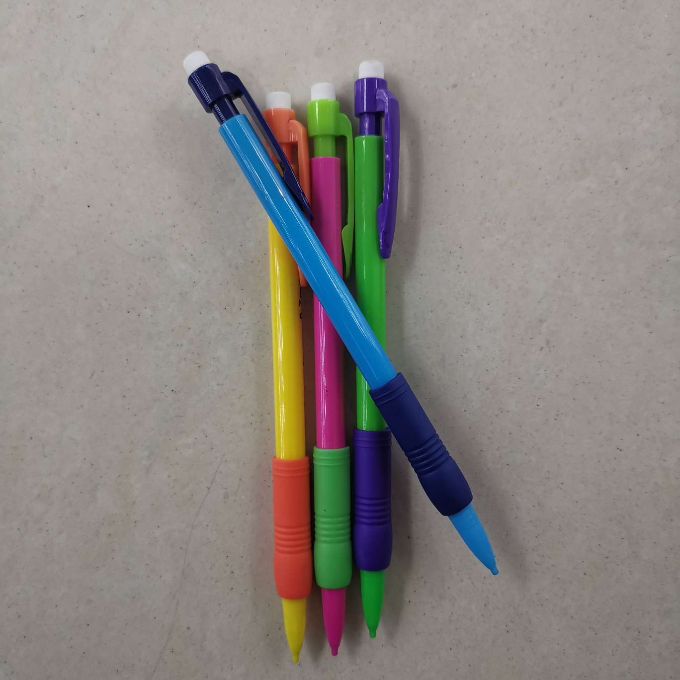 Colorful four-color pencil with a protective case Item Picture