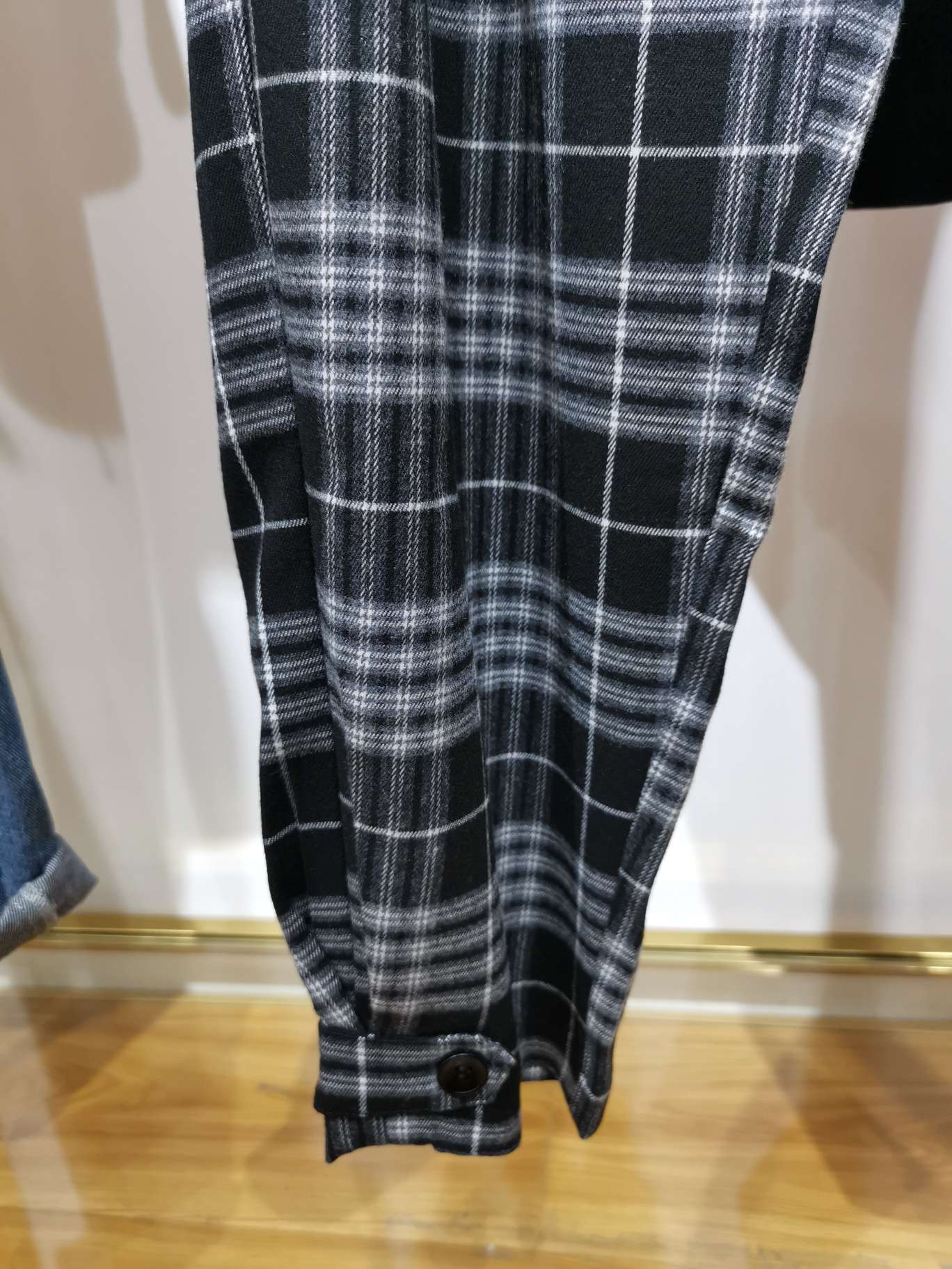 Black and white checkered fashionable casual women's trousers Specification image