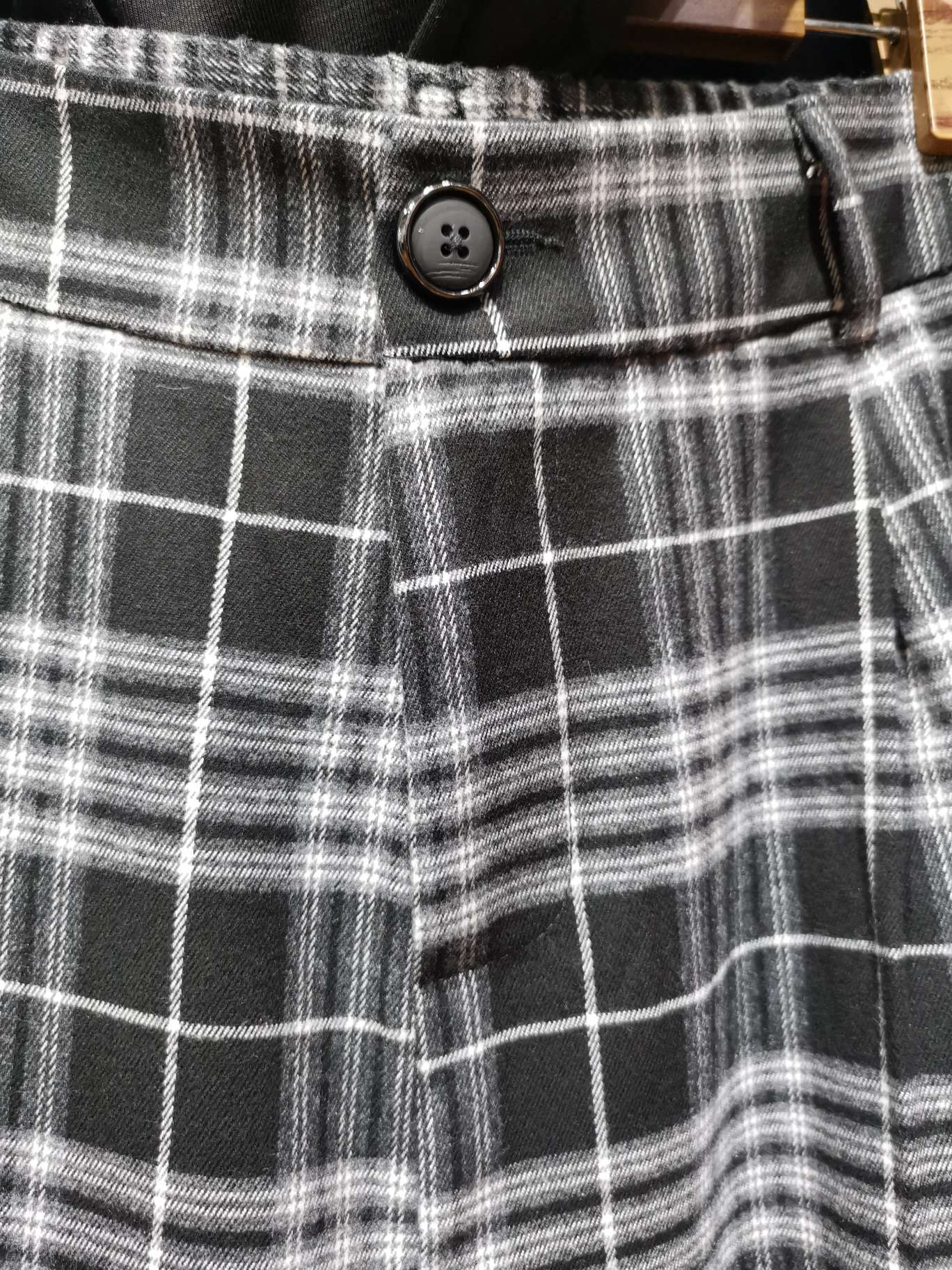 Black and white checkered fashionable casual women's trousers details Picture