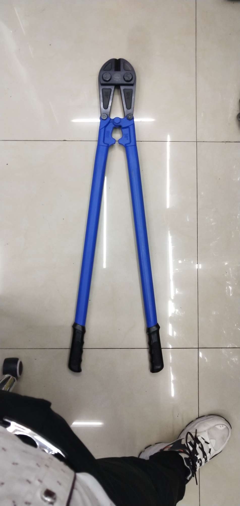 Bolt Cutter full figure