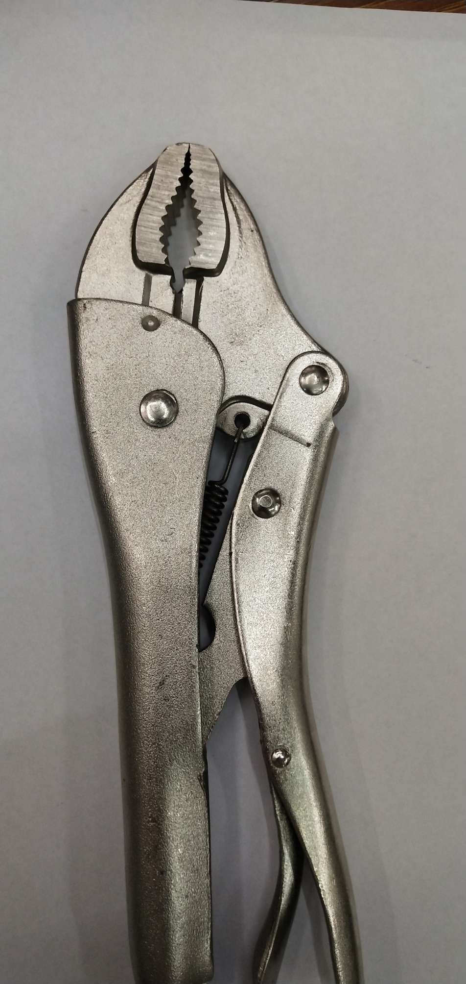 Lock Pliers Application Scenario