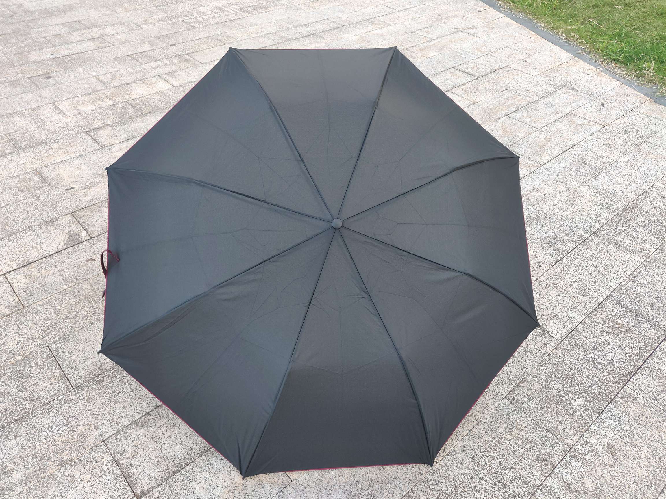 Two-fold automatic umbrella