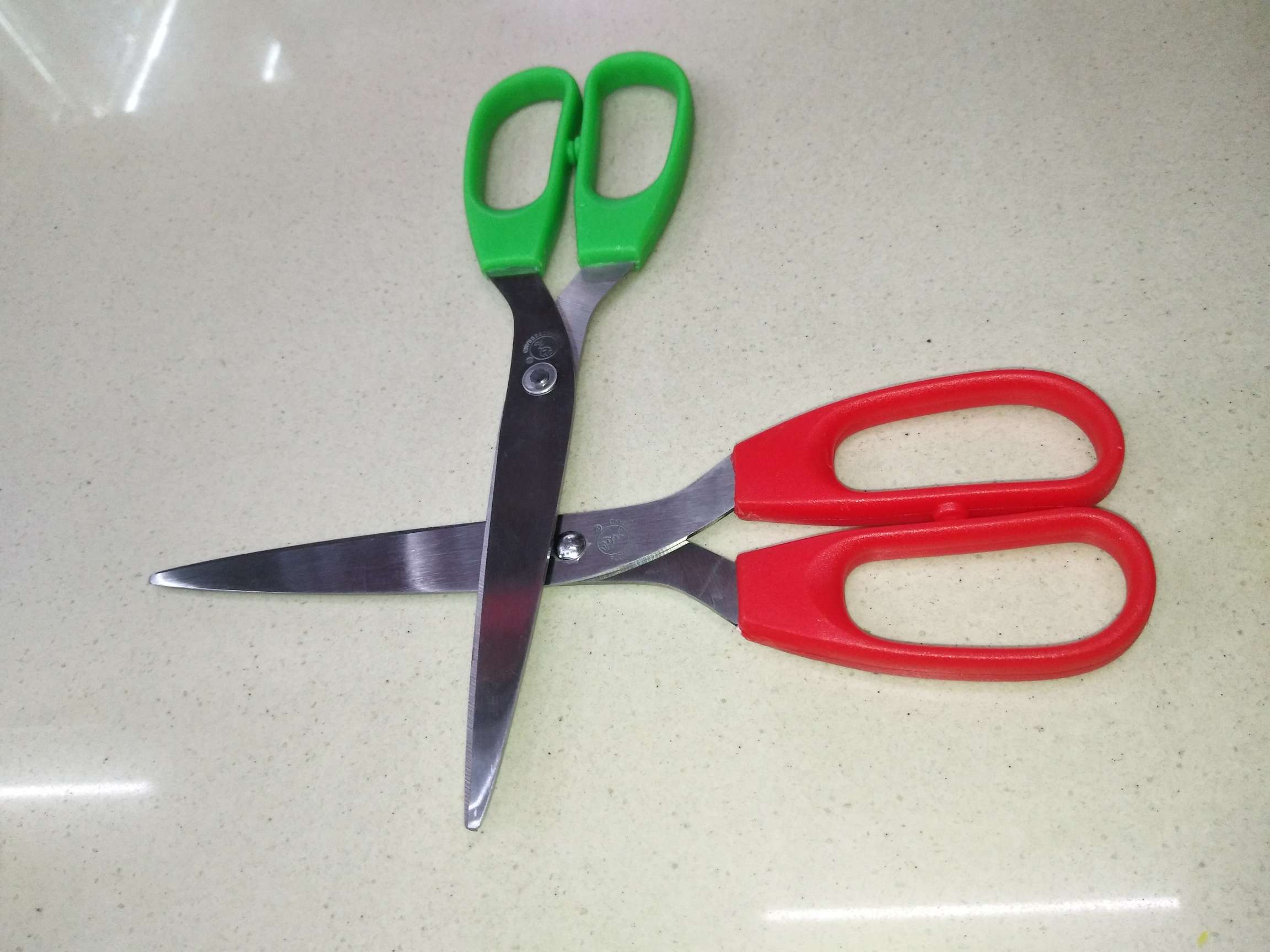 Large rose scissors, stainless steel scissors, office and educational scissors, length 20.5cm, handle width 6.5cm Item Picture