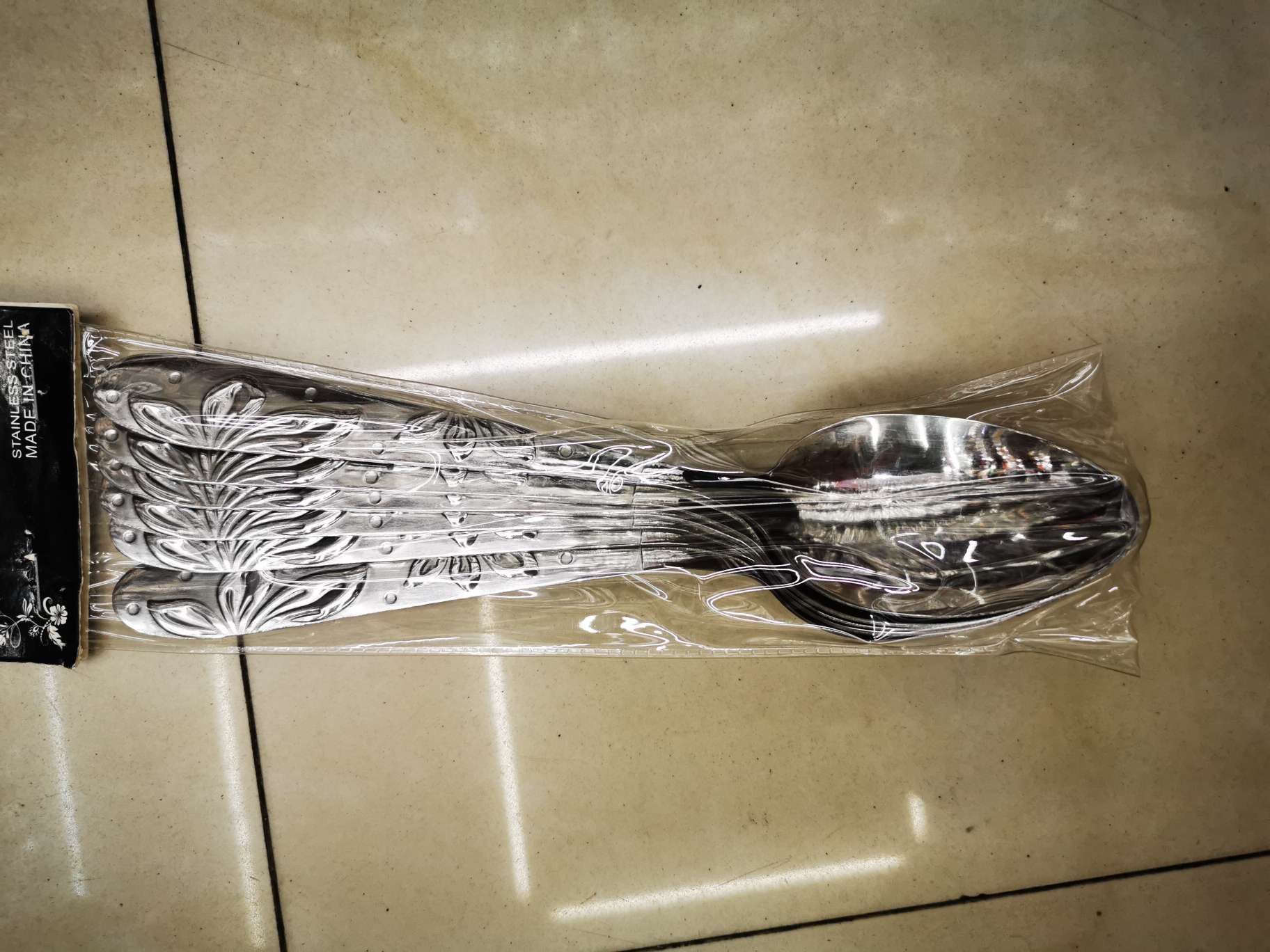 Big spoon of wavy flowers thumbnail