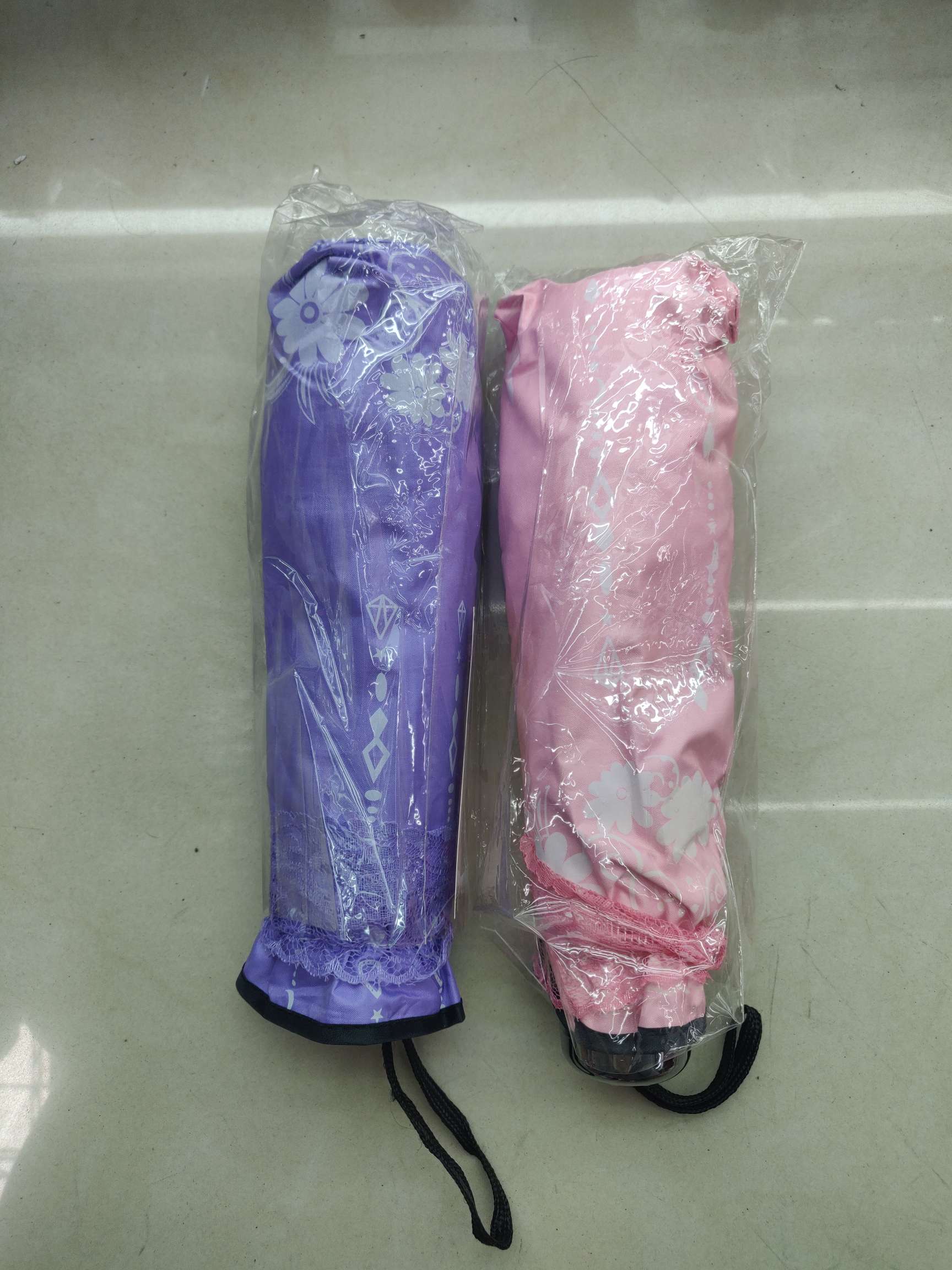 Three-fold flower umbrella black vinyl