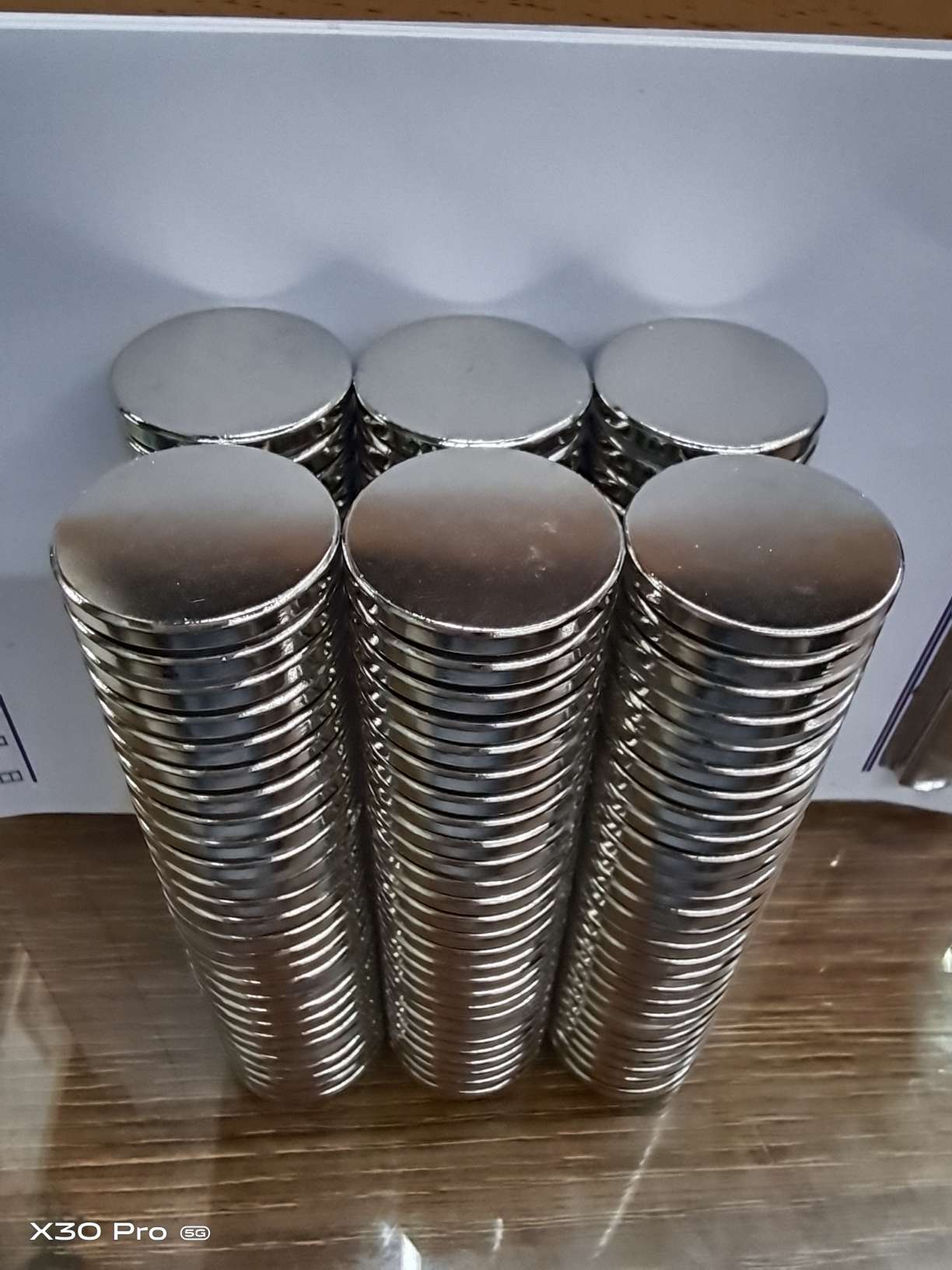 磁铁D25*3镀镍，强磁铁钕铁硼，磁钢，强力磁铁。