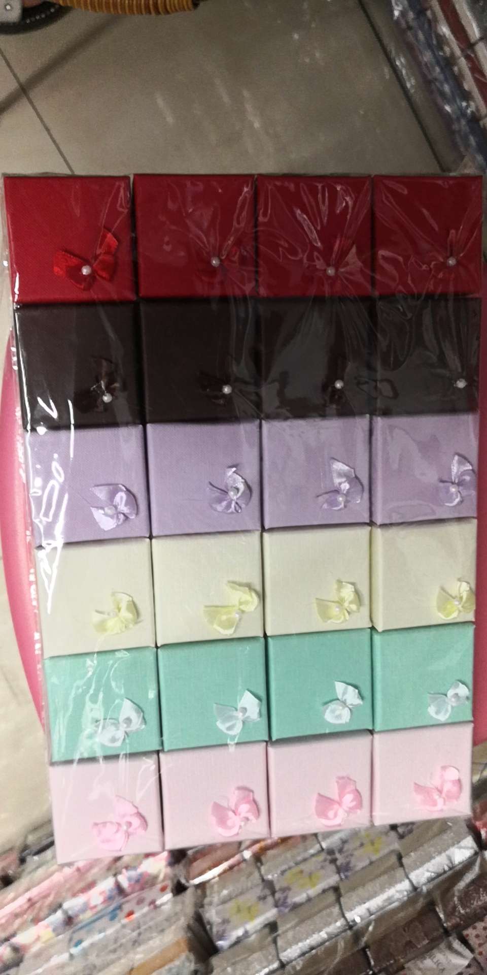 6种颜色戒指，耳环盒