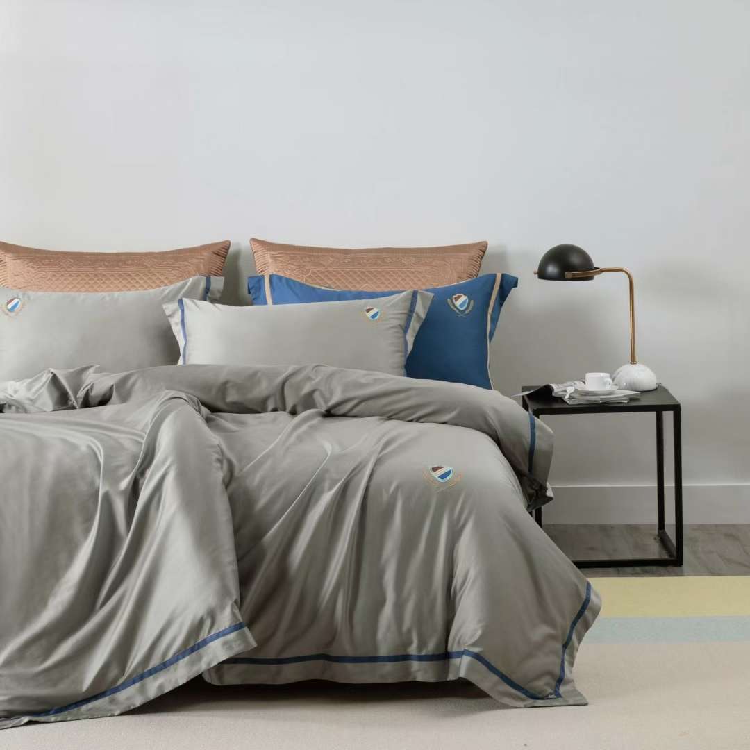 Yiwu Good Goods 100-count double-strand long-staple cotton, modern simple luxury style, American style, modern simple and fashionable style home textile four-piece set, quilt and bedding details Picture