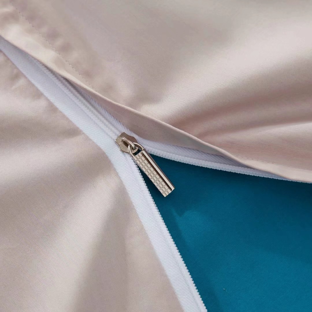 Yiwu Quality Products: Frosted four-piece set, soybean winter quilt, Four-season quilt, Silk quilt, long-staple cotton, modern simple luxury style, American style, modern simple fashion style, home textile four-piece set, quilt, bedding, Nordic fashion style, high-end set Item Picture