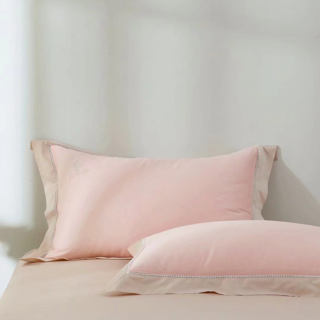 Yiwu Quality products: Frosted four-piece set, soybean winter quilt, four-season quilt, Silk quilt, long-staple cotton, modern simple luxury style, American style, modern simple fashion style, home textile four-piece set, quilt, bedding, Nordic fashion style Item Picture