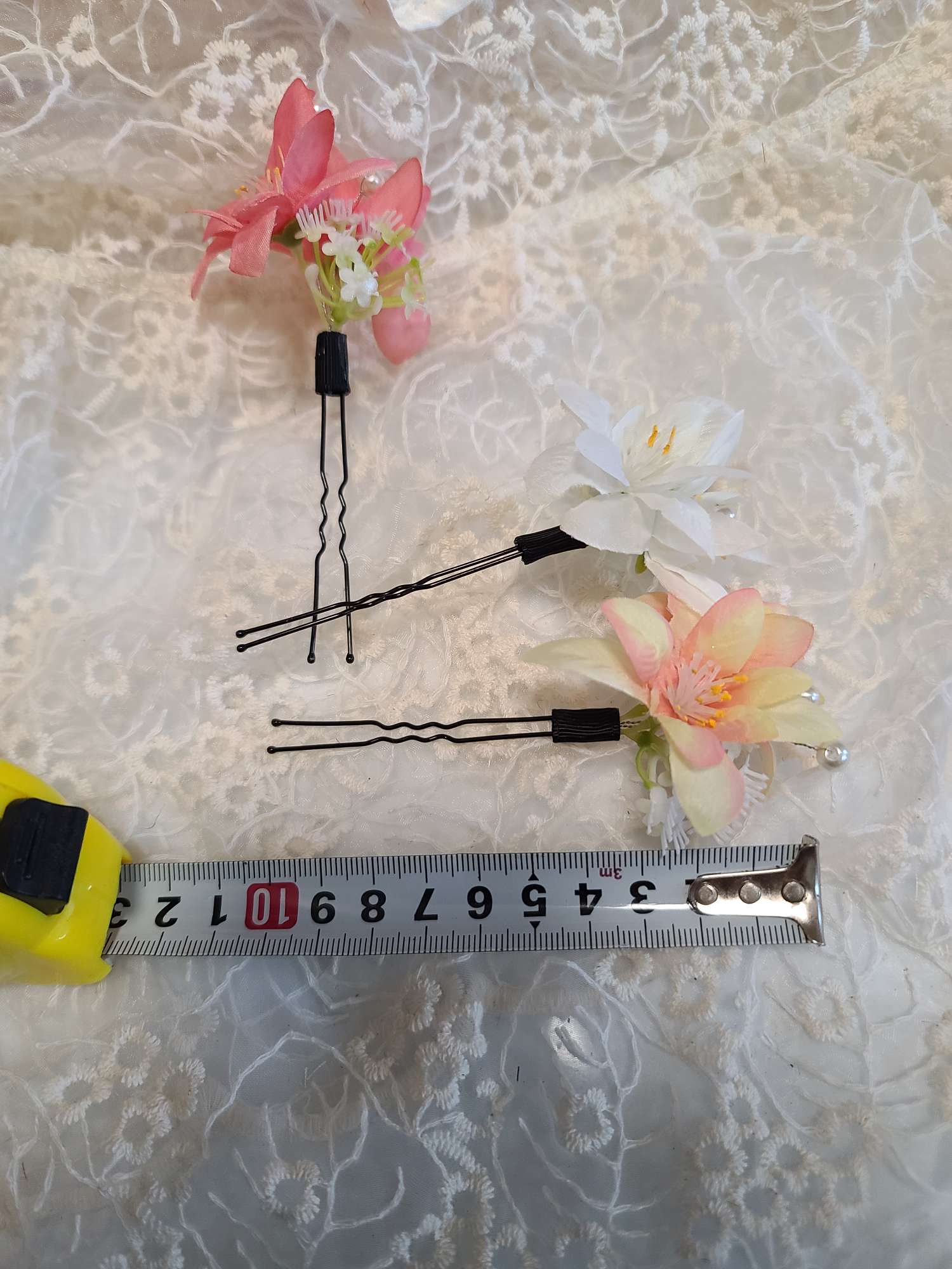 Pearl flower center with a fork detail image 1