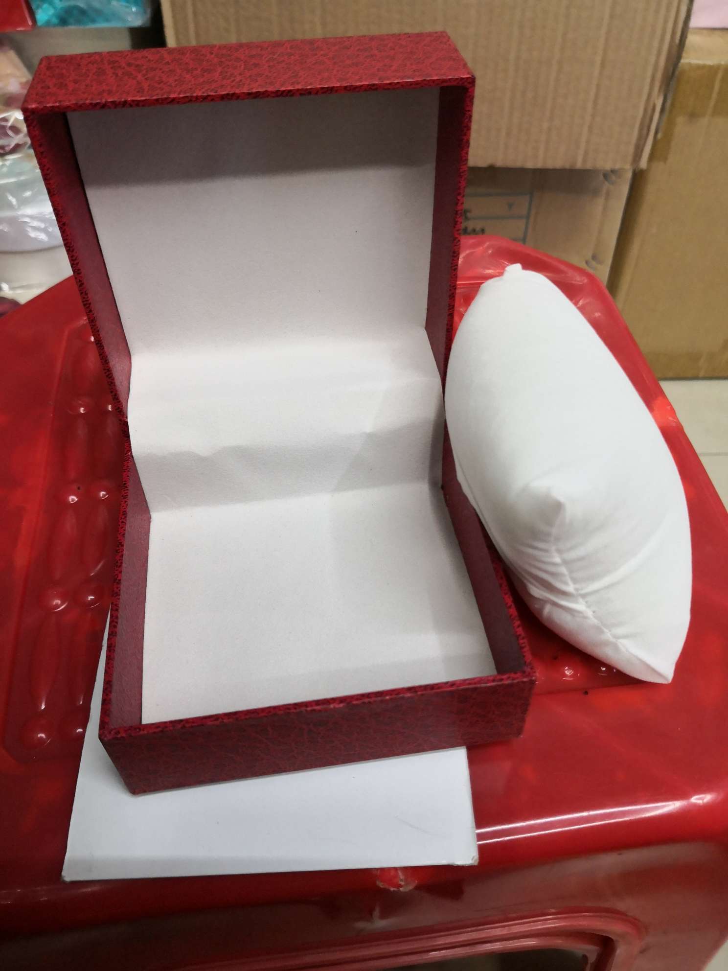 A plastic watch box with lychee patterns