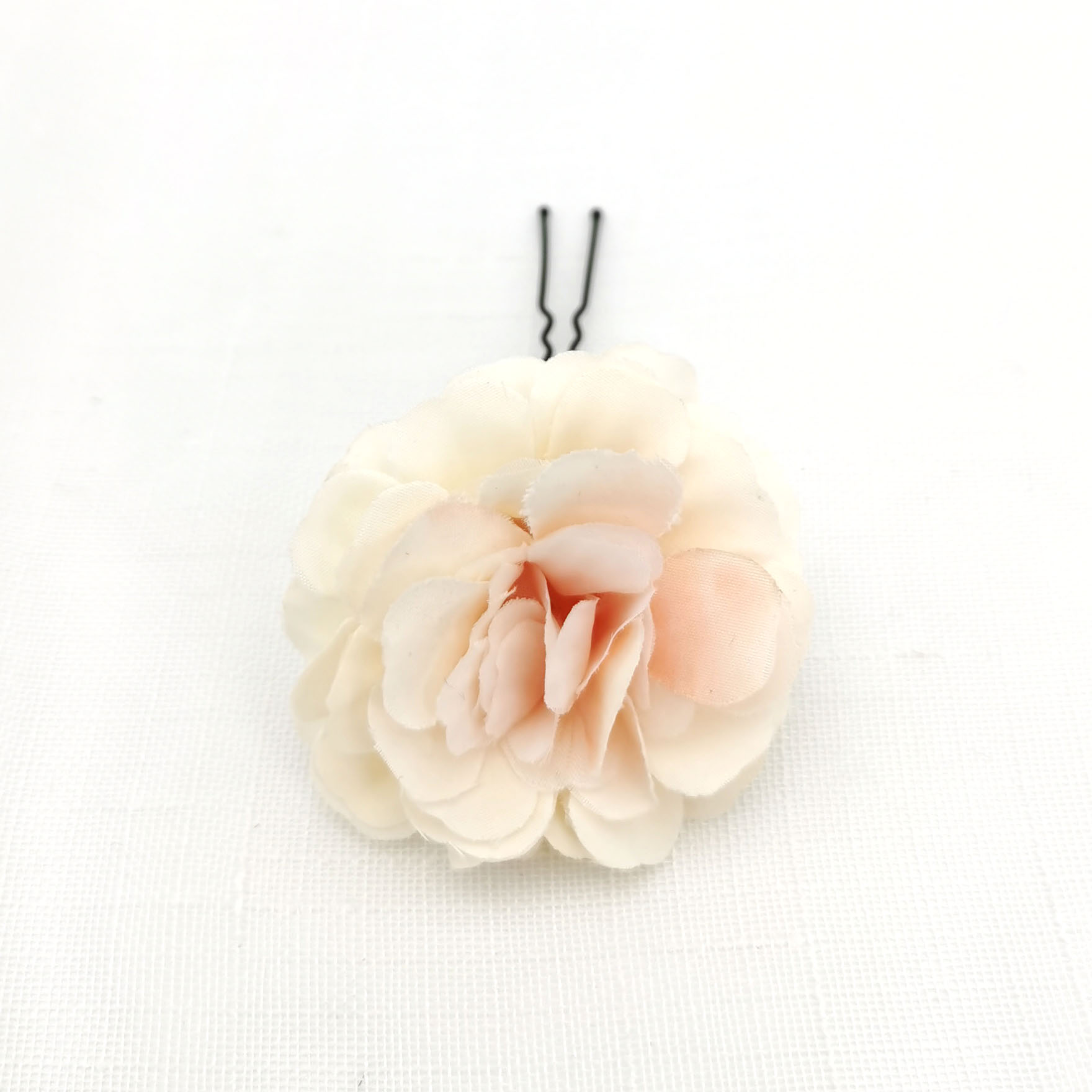 A single fabric flower U-shaped hairpin Application Scenario