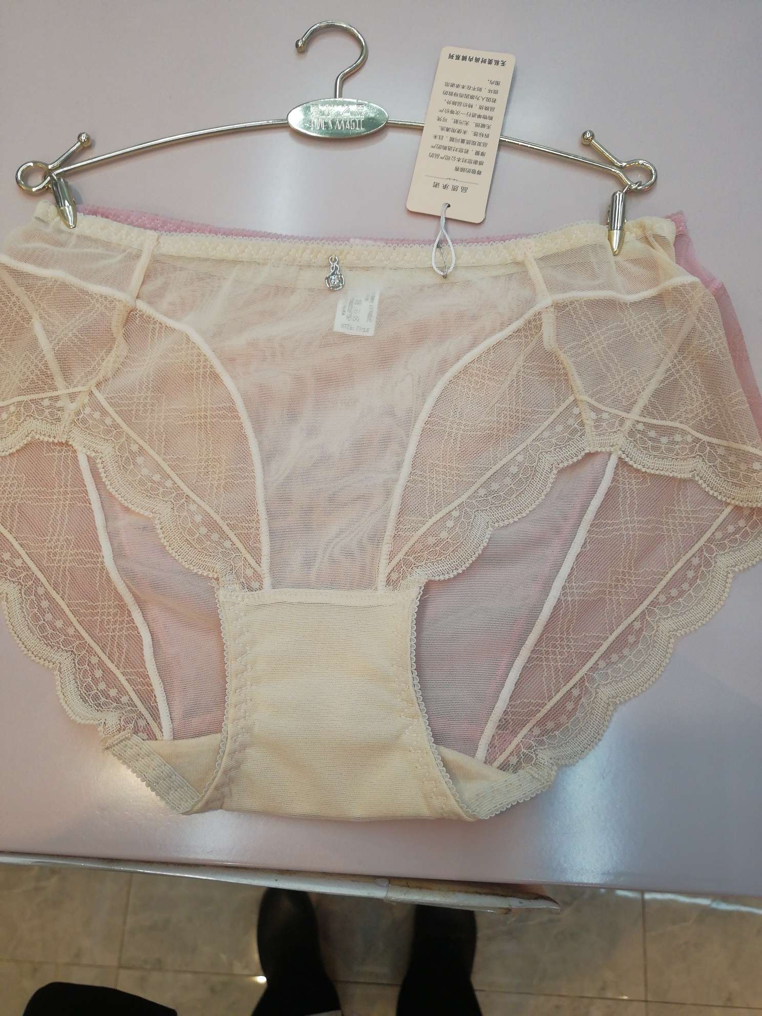 High-elasticity lace details Picture