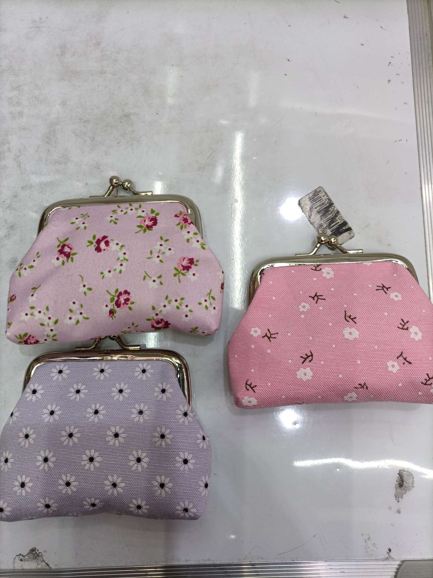 小碎花夹子包产品图