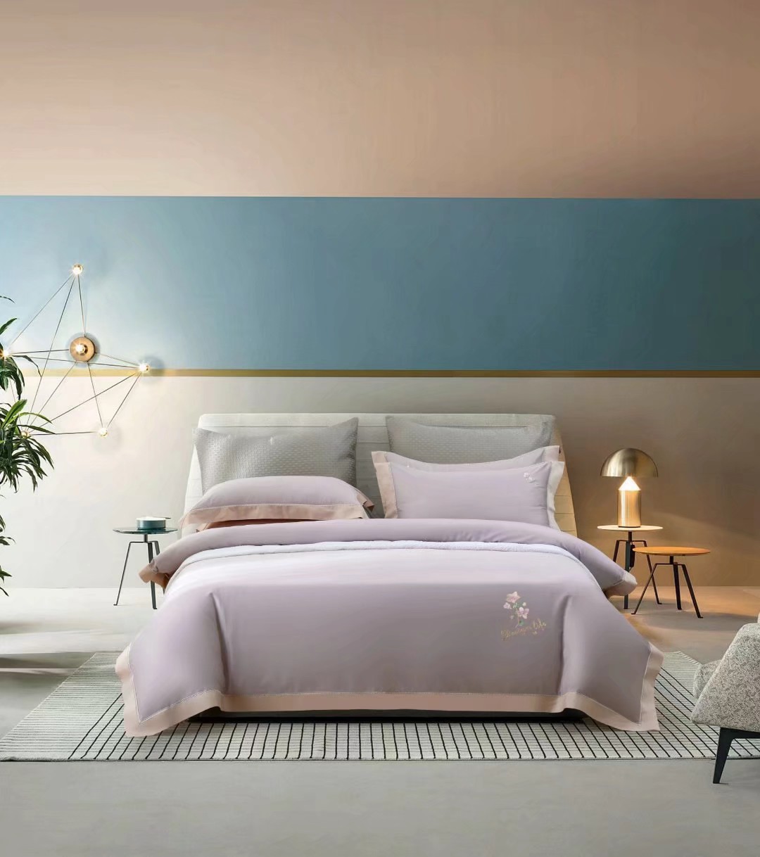 Yiwu quality products: Frosted four-piece set, soybean winter quilt, four-season quilt, Silk quilt, long-staple cotton, modern simple luxury style, American style, modern simple fashion style home textile four-piece set, quilt, bedding, Nordic fashion style winter quilt Item Picture