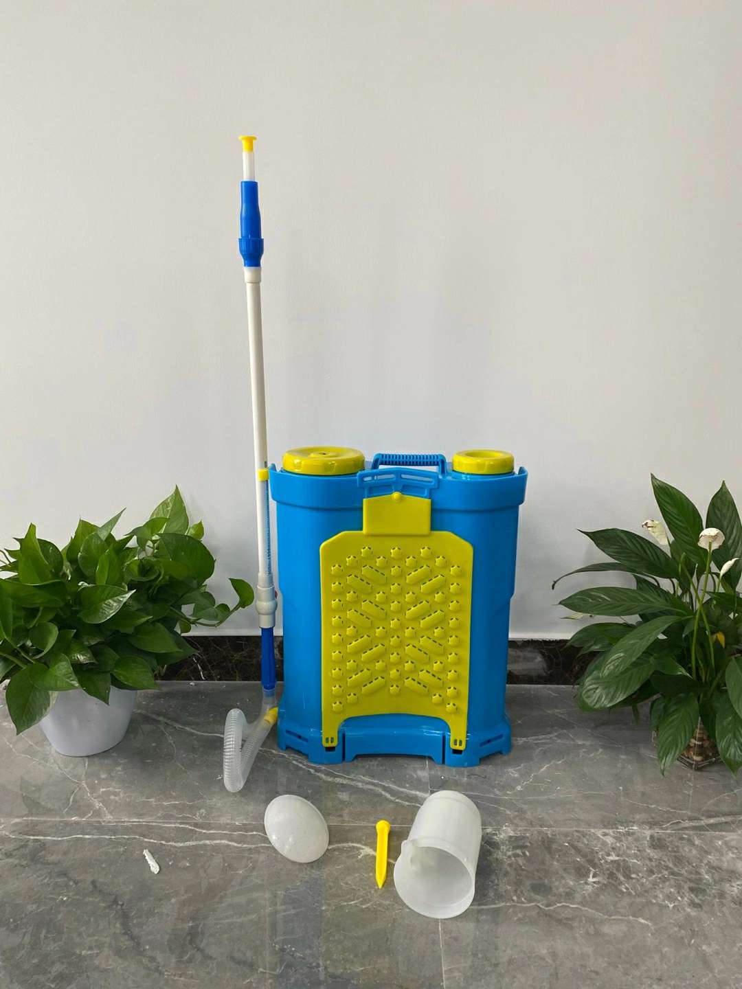 厂家直销八角手动背负式喷雾器 电动喷雾器 16L双管钢管老式喷雾器产品图