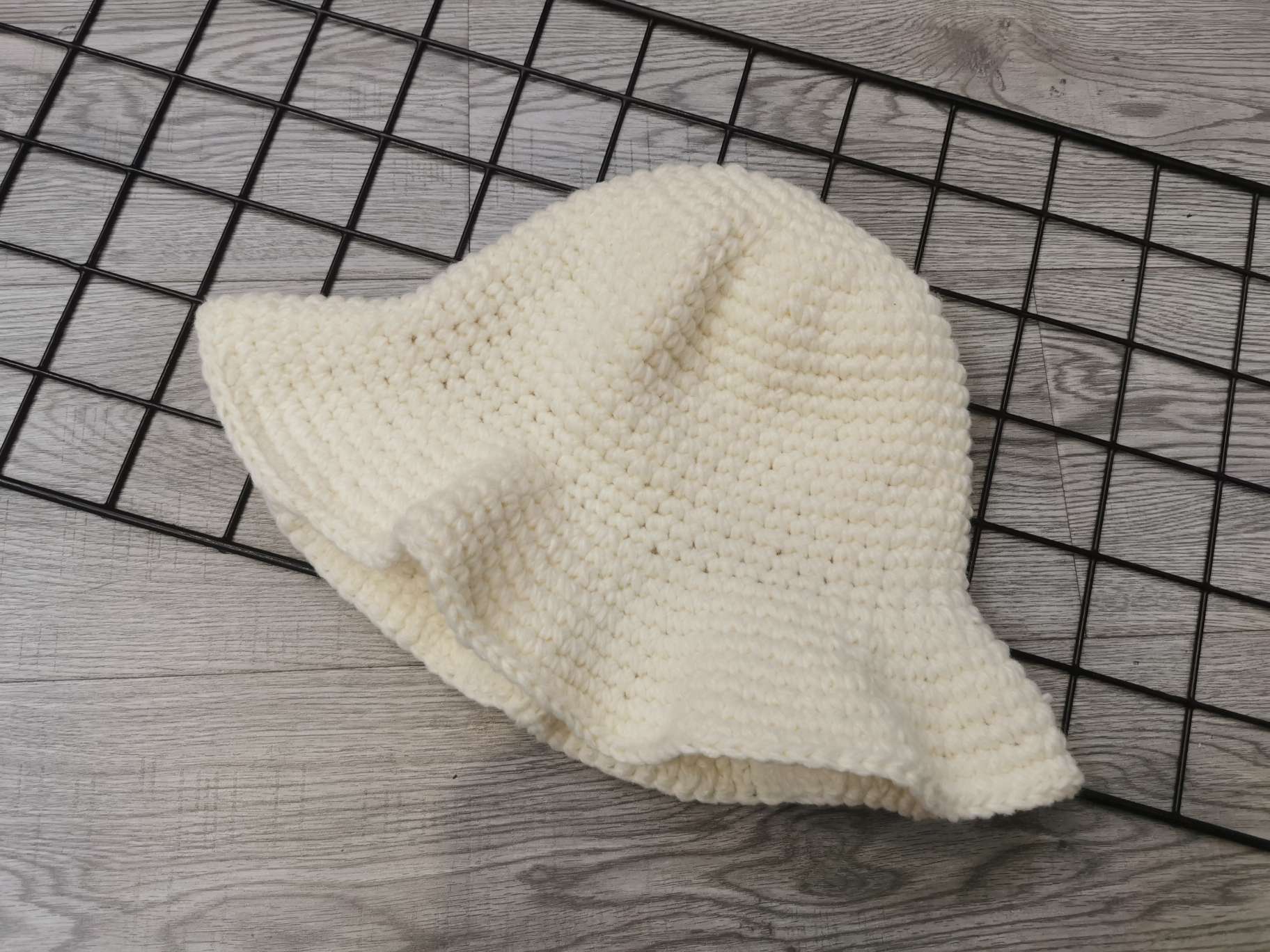 Wavy fisherman's hat, milky white thumbnail