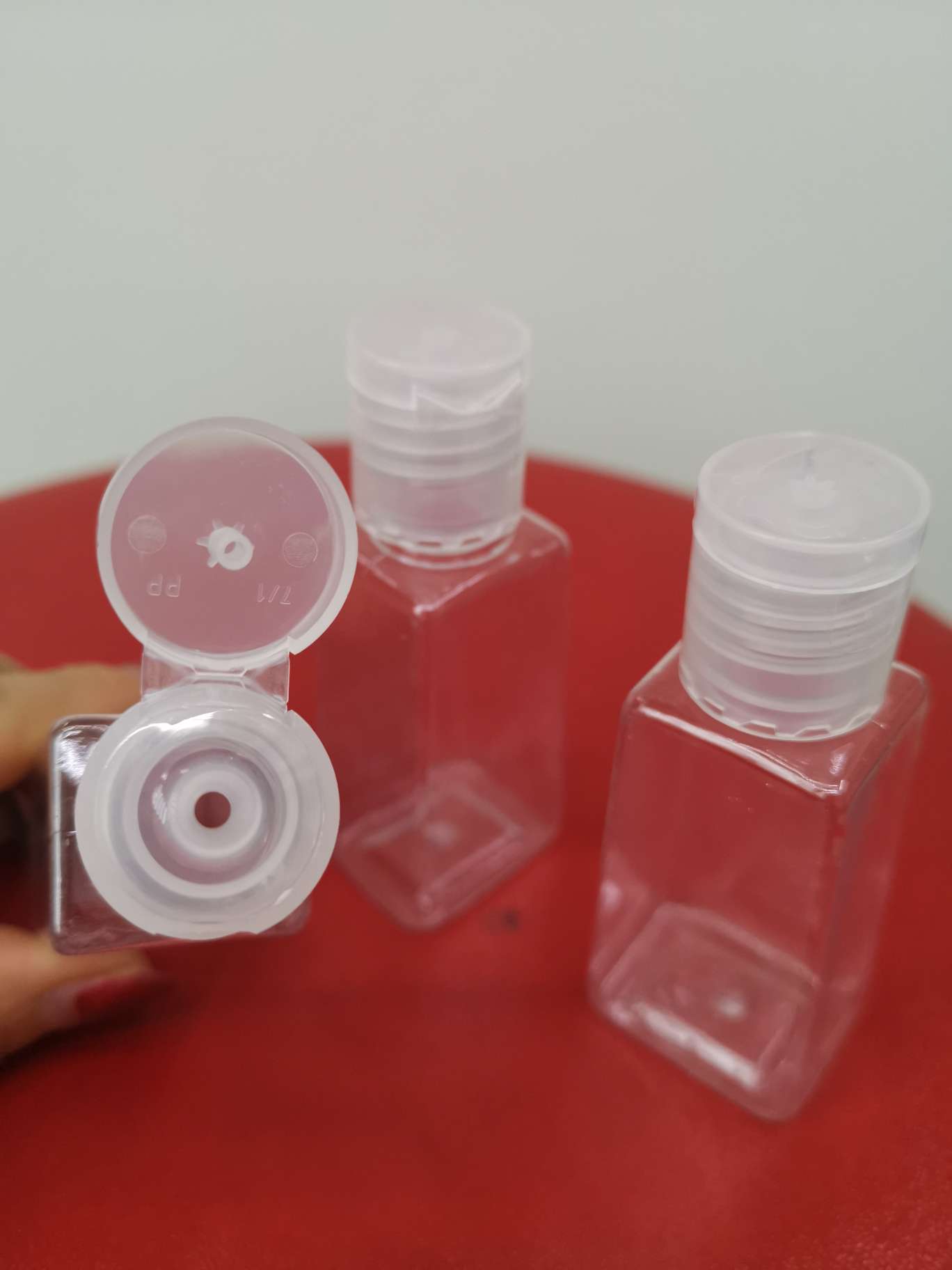 Pet Plastic Bottle, Containing Disinfectant Water, Pigment, Can Contain A Kind Of Water And Semi-Solid Products Application Scenario